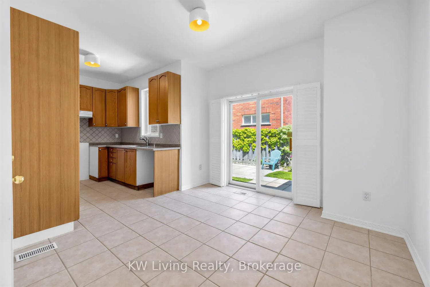 Photo 16 of 41 Manorwood Drive, Markham, Berczy — HOMEH