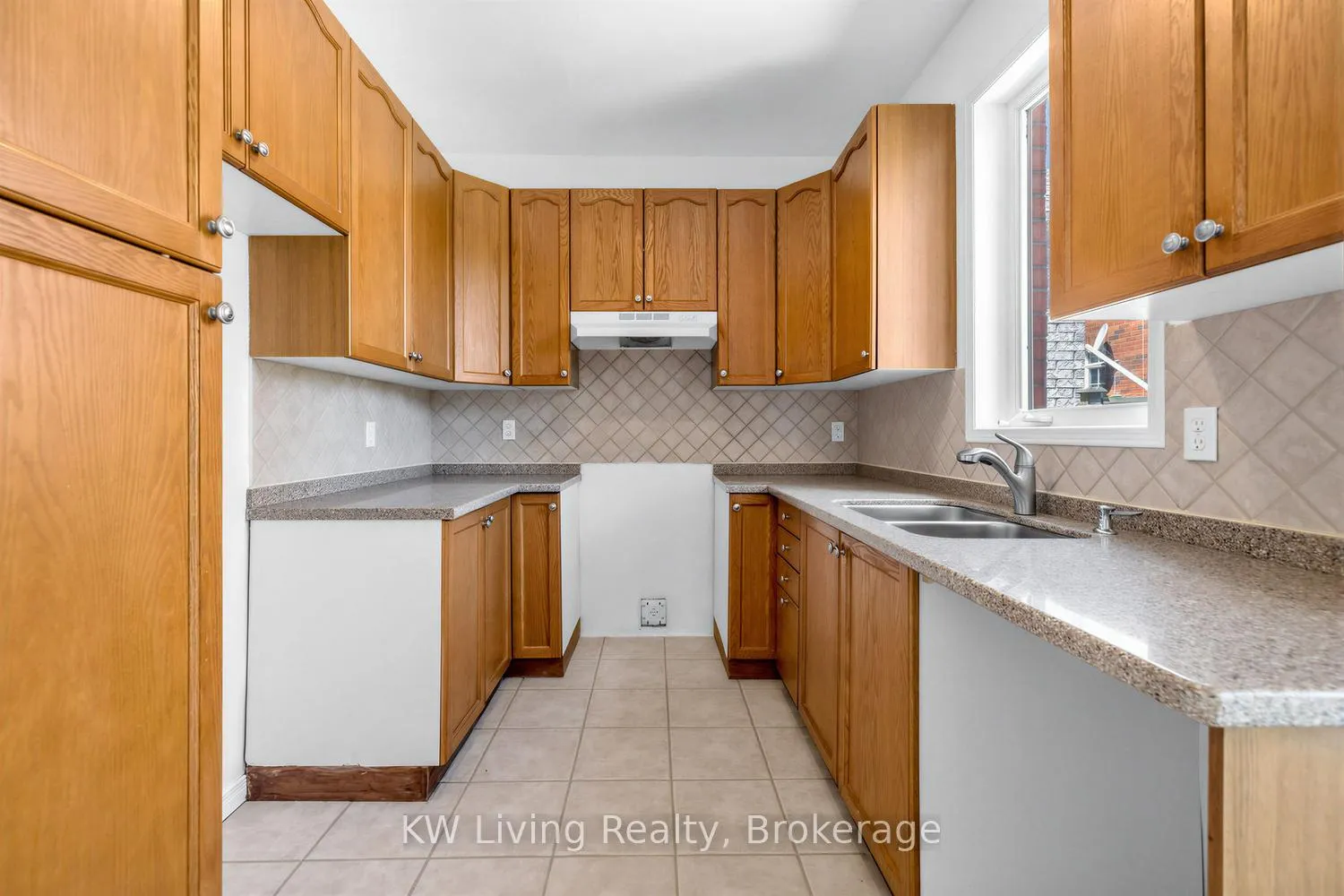 Photo 19 of 41 Manorwood Drive, Markham, Berczy — HOMEH