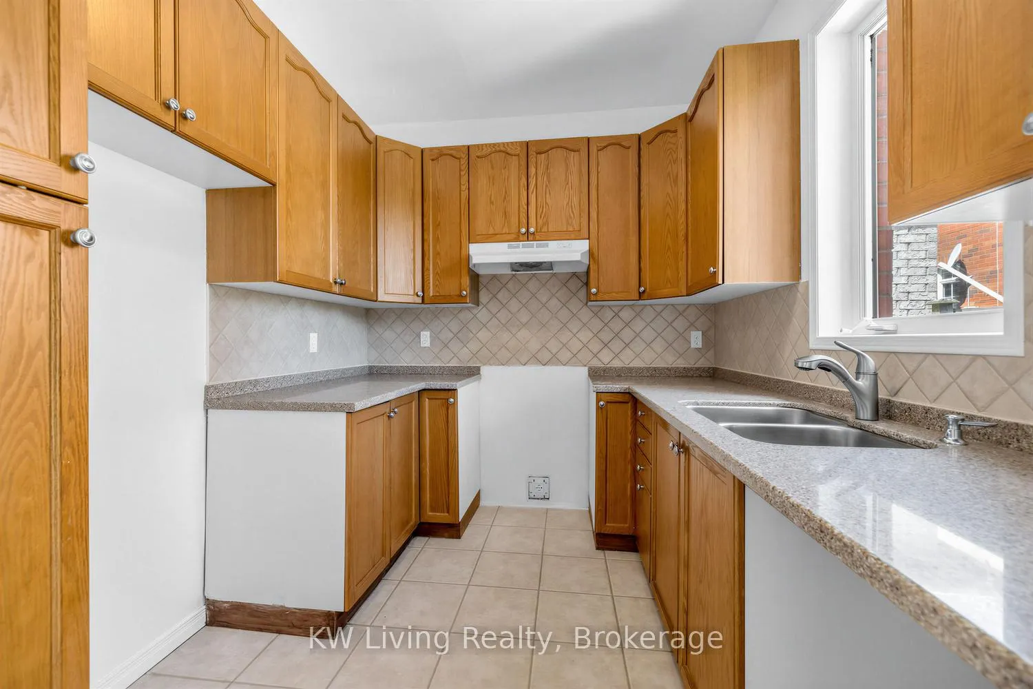 Photo 20 of 41 Manorwood Drive, Markham, Berczy — HOMEH