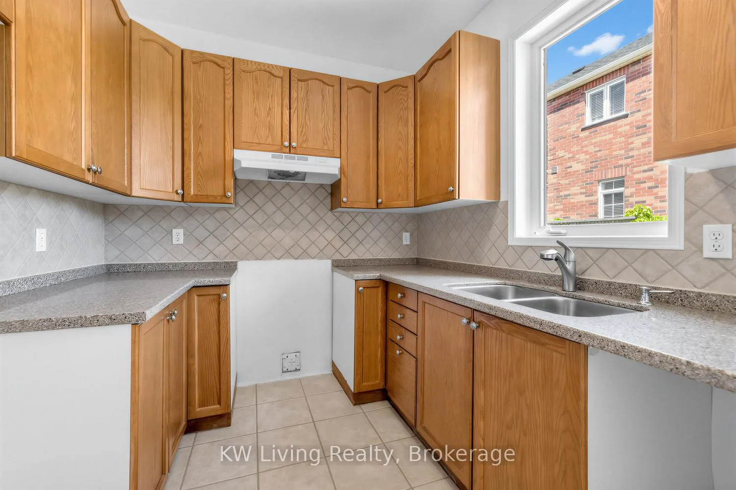 Photo 21 of 41 Manorwood Drive, Markham, Berczy — HOMEH