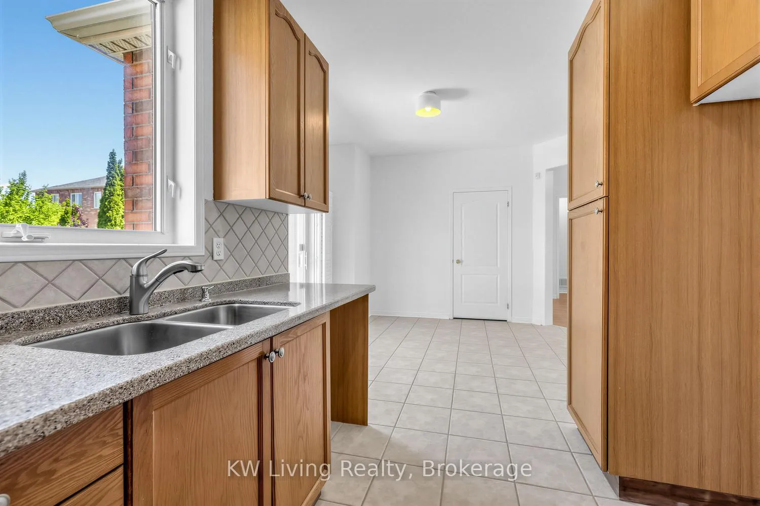 Photo 22 of 41 Manorwood Drive, Markham, Berczy — HOMEH