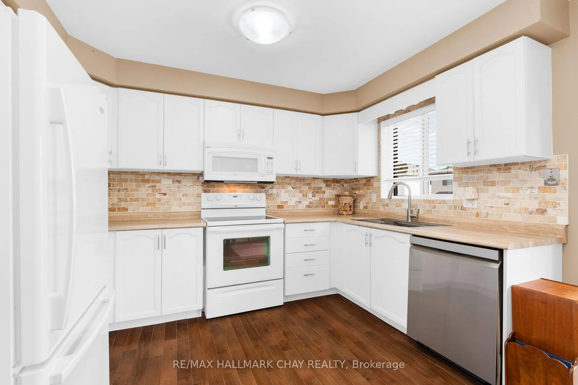 Photo 10 of 317 Harvie Road, Barrie, Holly — HOMEH