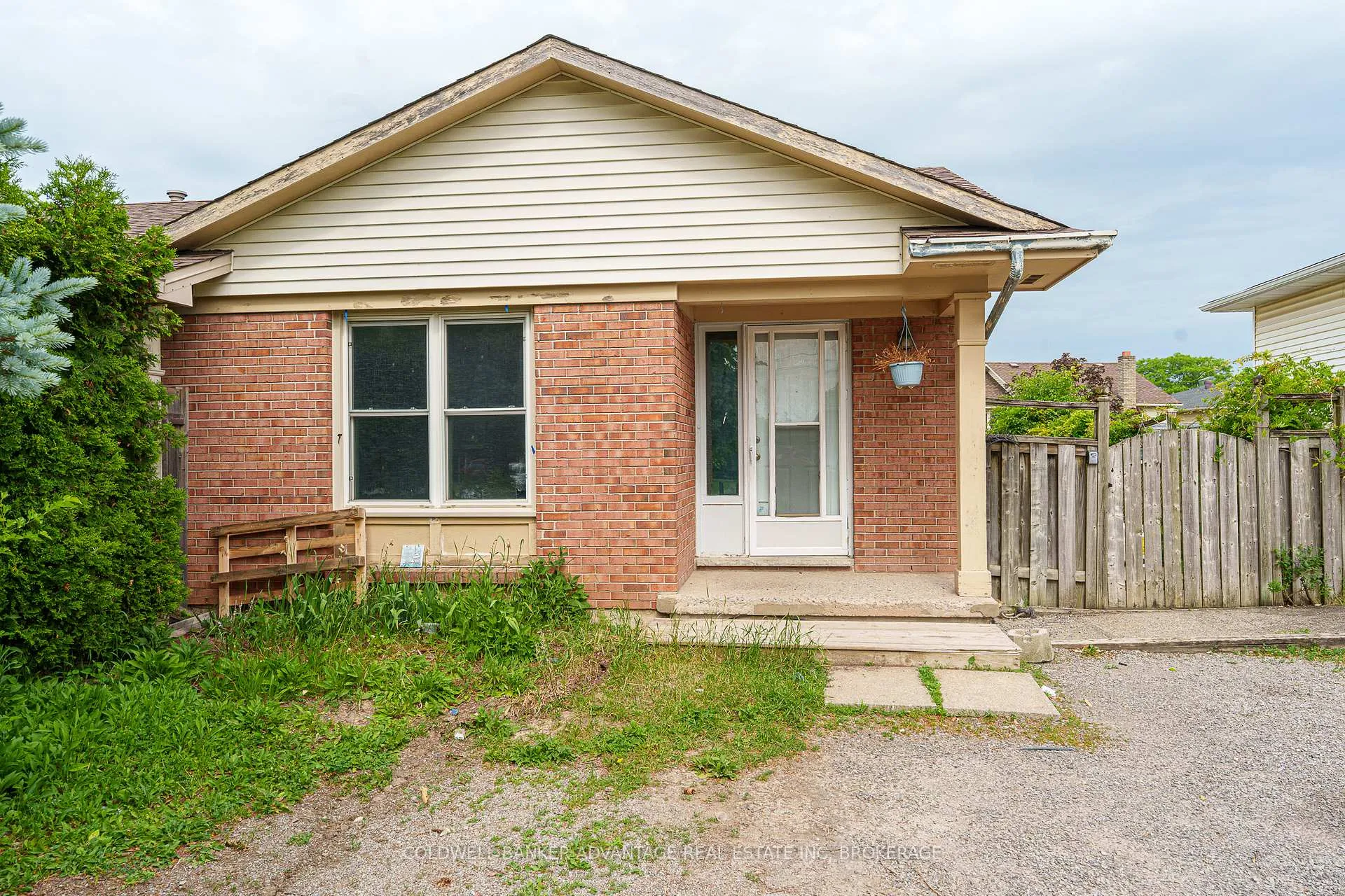 Photo 4 of 86 Autumn Place, St. Catharines, Secord Woods — HOMEH