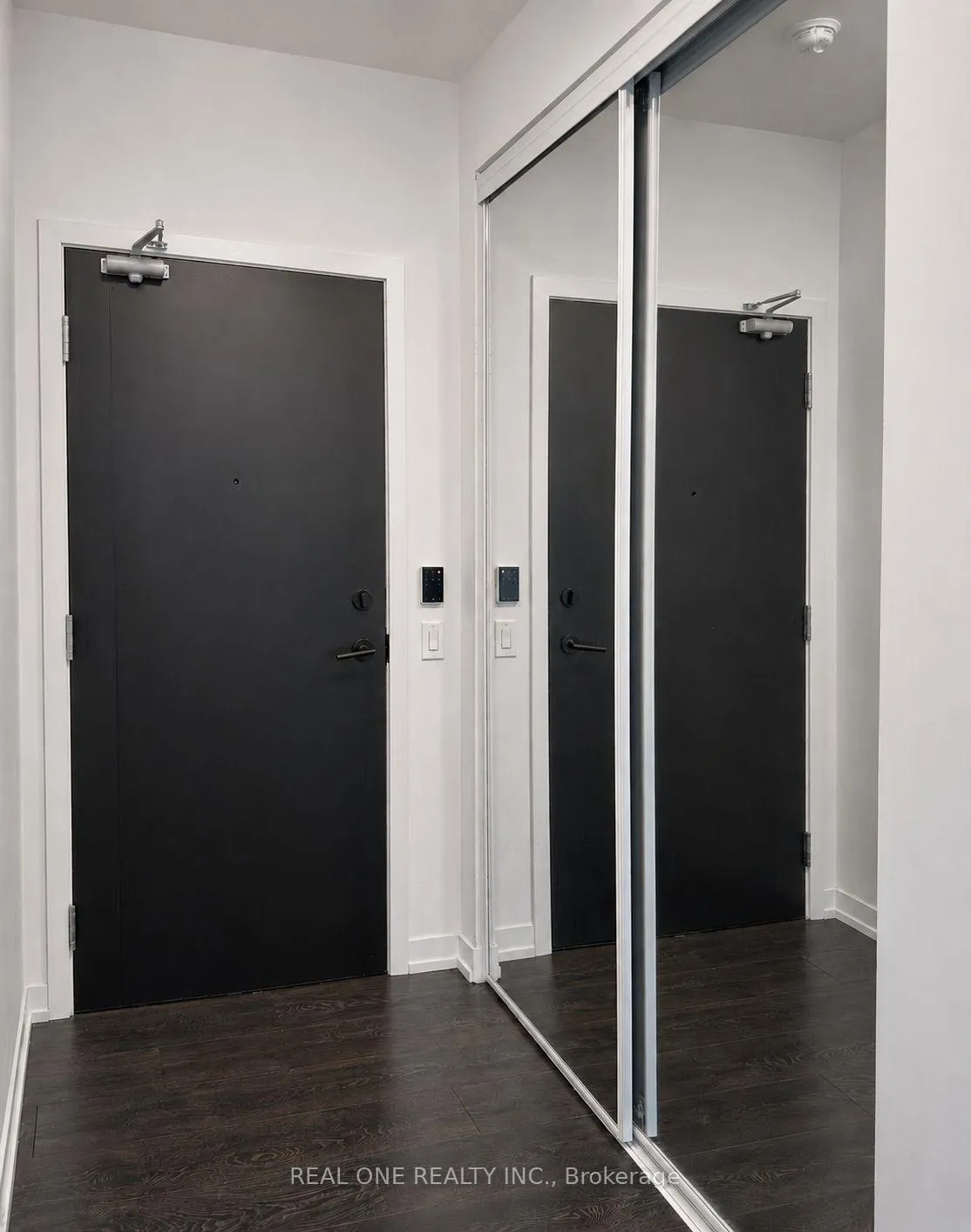 Photo 4 of Unit Ph112, 125 Redpath Avenue, Toronto, Mount Pleasant West — HOMEH