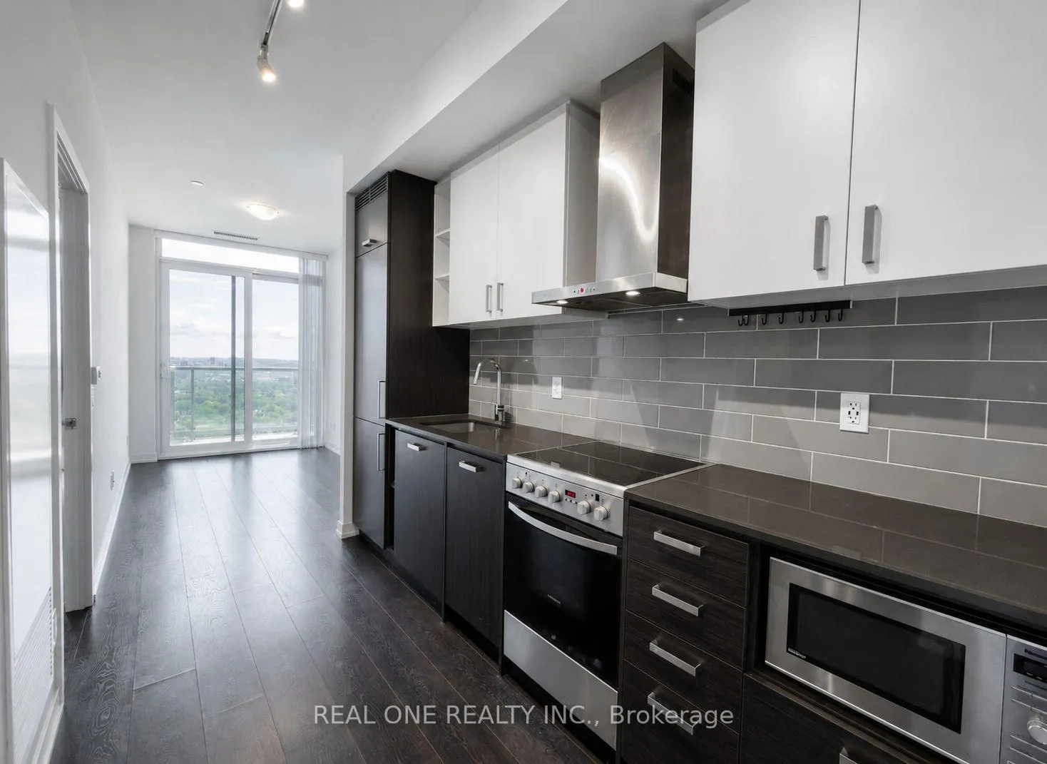 Photo 5 of Unit Ph112, 125 Redpath Avenue, Toronto, Mount Pleasant West — HOMEH
