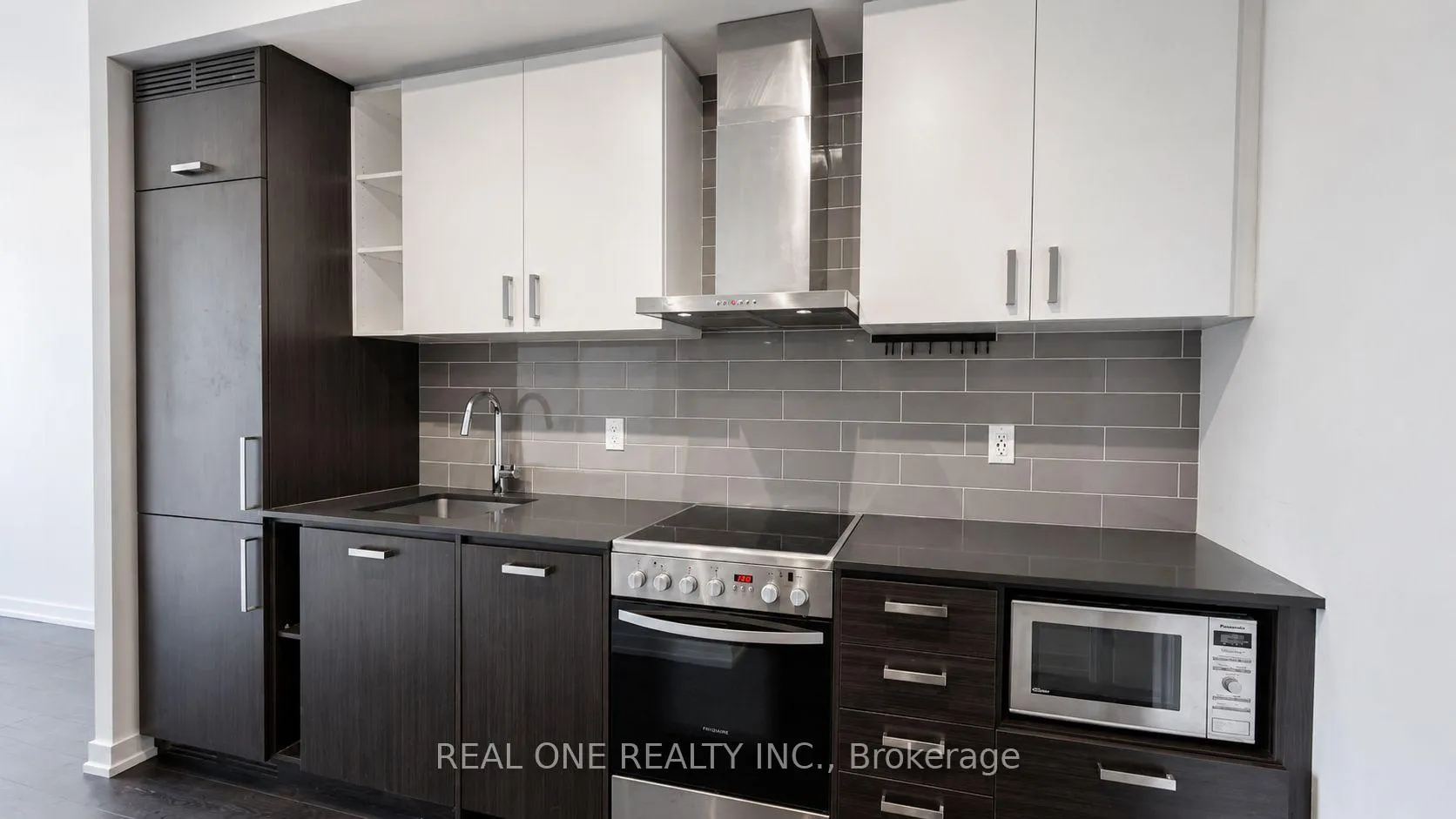 Photo 6 of Unit Ph112, 125 Redpath Avenue, Toronto, Mount Pleasant West — HOMEH