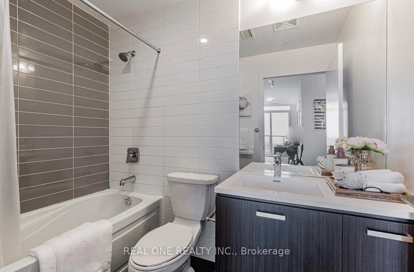 Photo 8 of Unit Ph112, 125 Redpath Avenue, Toronto, Mount Pleasant West — HOMEH