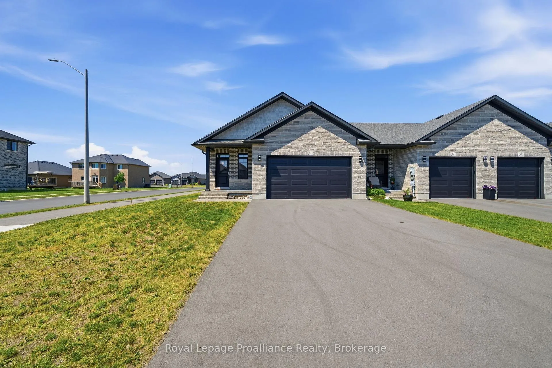 Photo 3 of 17 Raycroft Drive, Belleville, Thurlow Ward — HOMEH