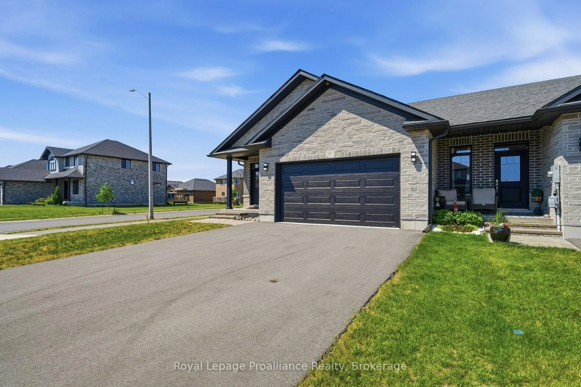 Photo 4 of 17 Raycroft Drive, Belleville, Thurlow Ward — HOMEH