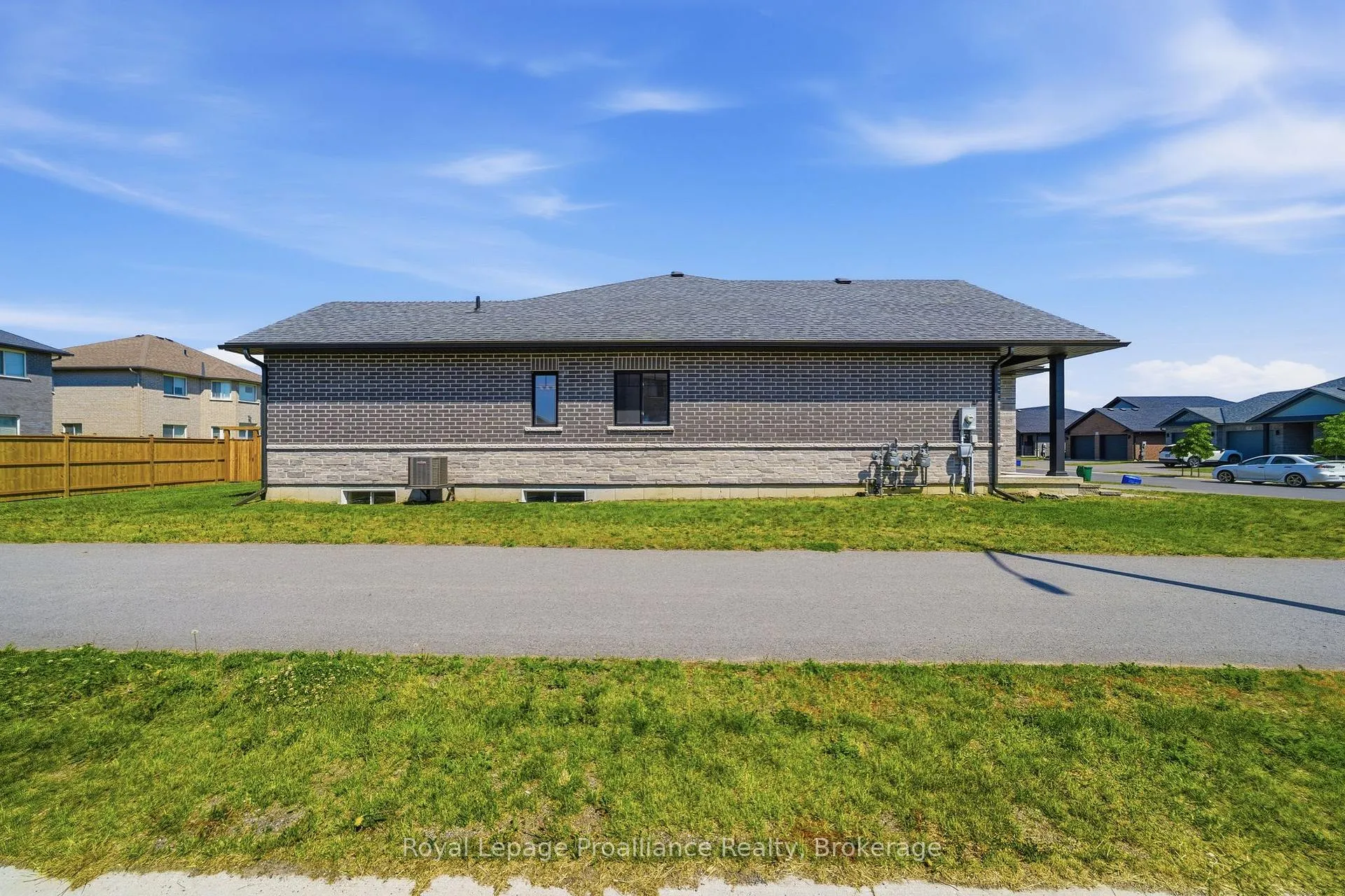 Photo 48 of 17 Raycroft Drive, Belleville, Thurlow Ward — HOMEH