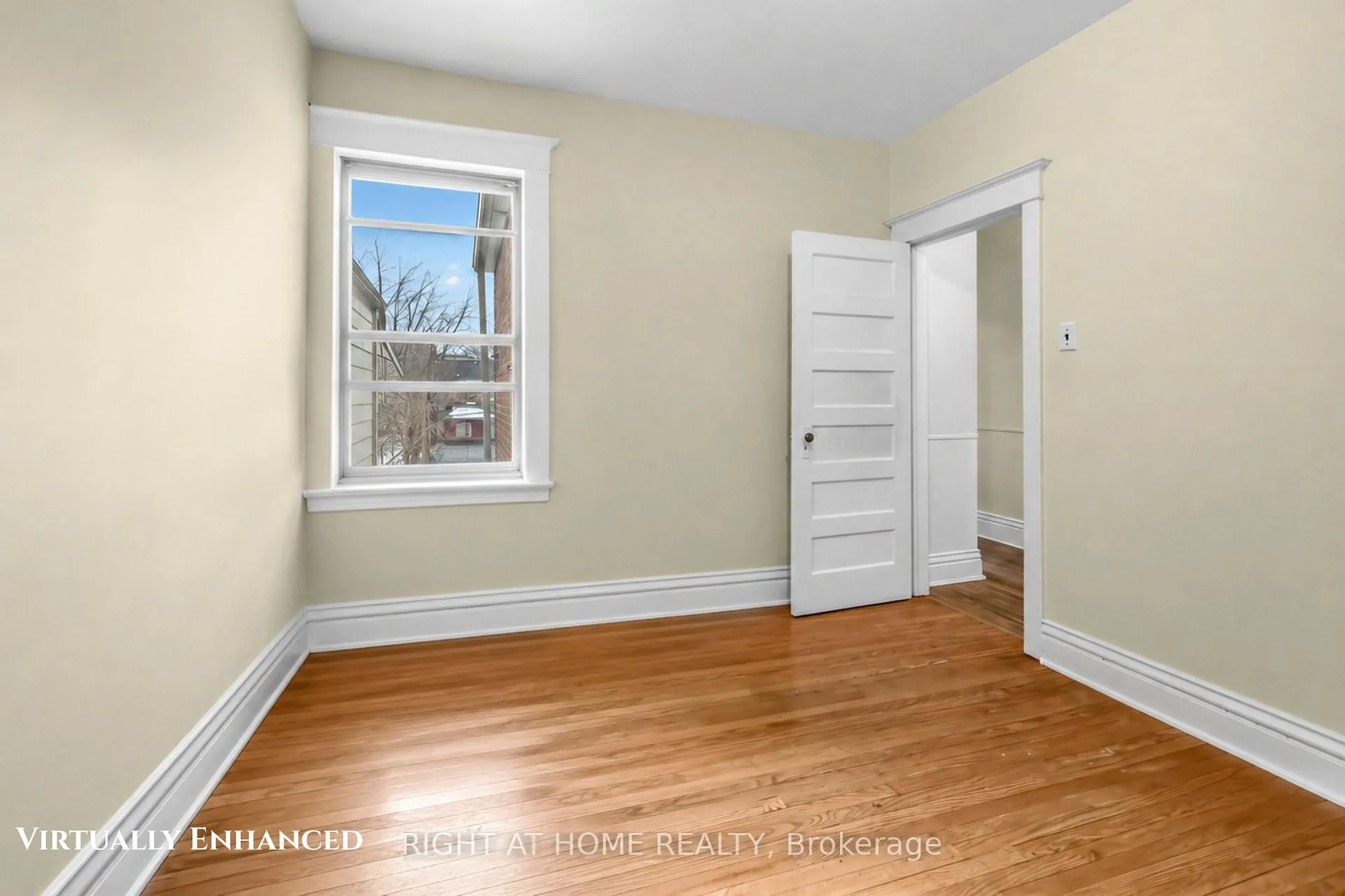 Photo 6 of 542 Crawford Street, Toronto, Palmerston-Little Italy — HOMEH