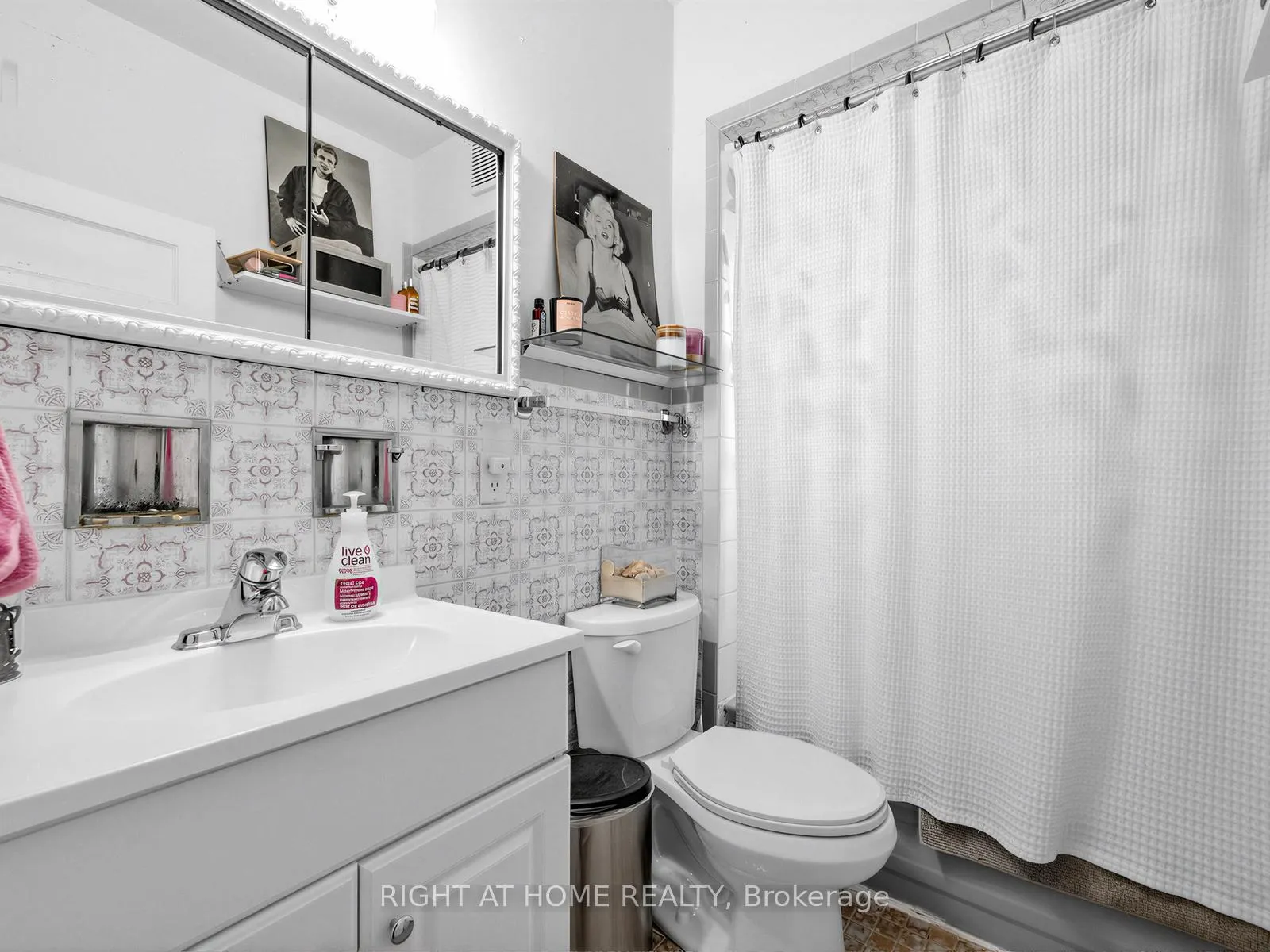 Photo 9 of 542 Crawford Street, Toronto, Palmerston-Little Italy — HOMEH