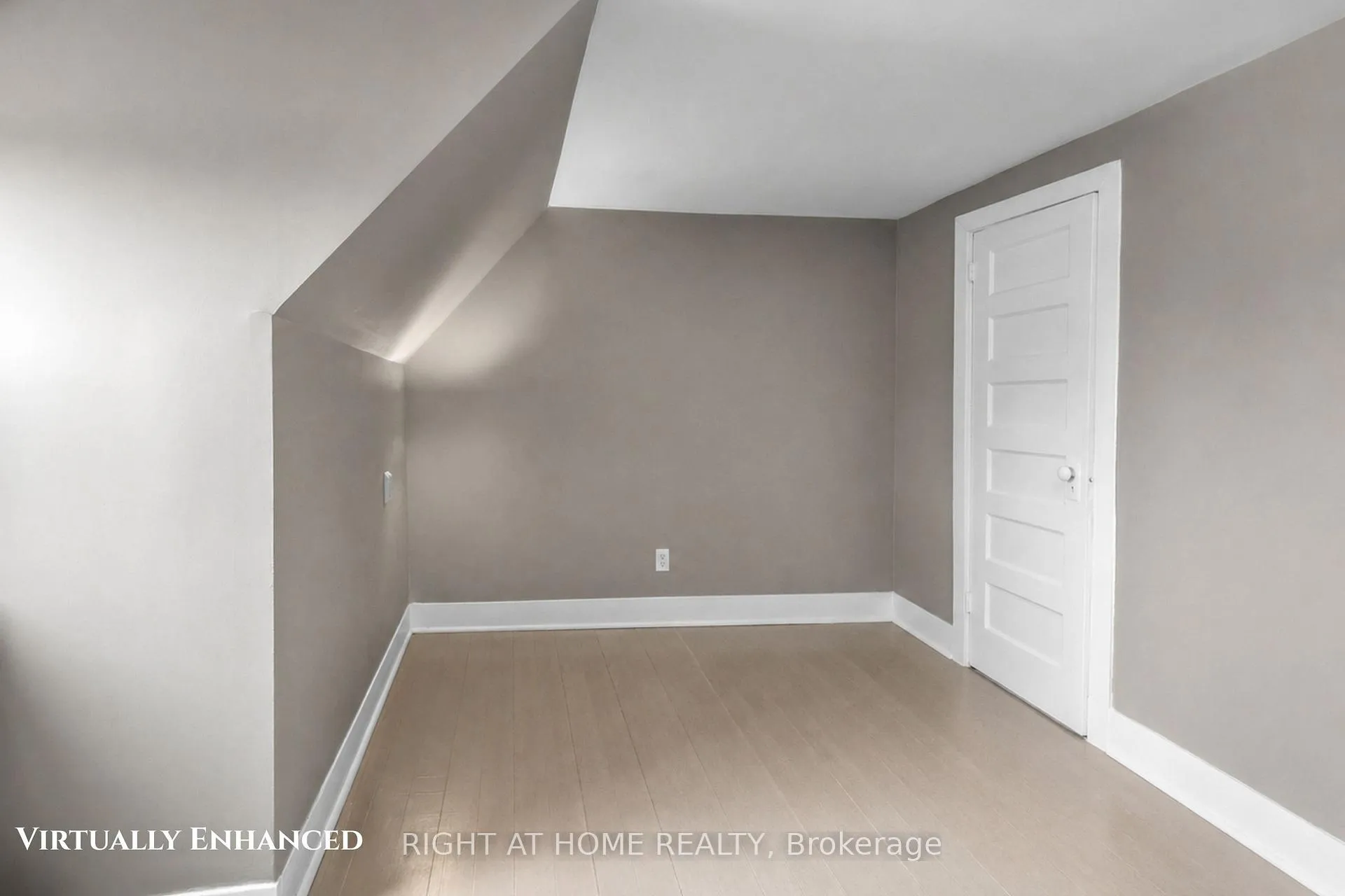 Photo 10 of 542 Crawford Street, Toronto, Palmerston-Little Italy — HOMEH
