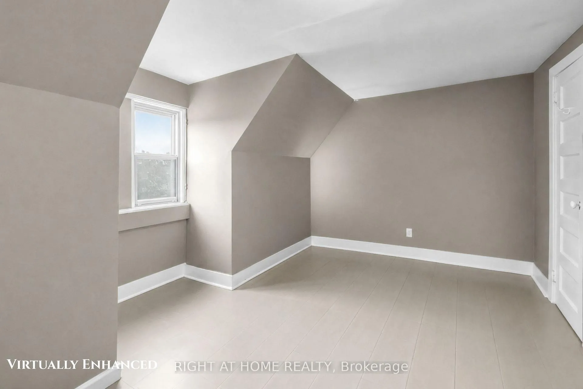 Photo 11 of 542 Crawford Street, Toronto, Palmerston-Little Italy — HOMEH