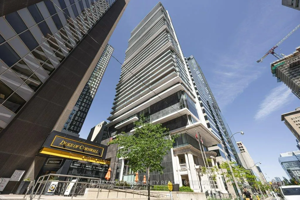 Front of Unit 1002, 426 University Avenue