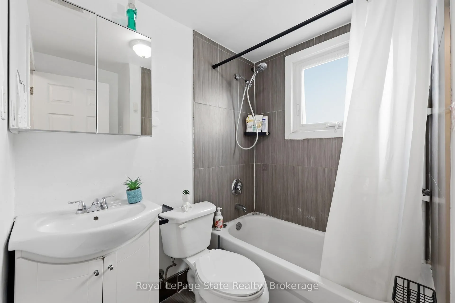 Photo 46 of 15 West 1st Street, Hamilton, Bonnington — HOMEH
