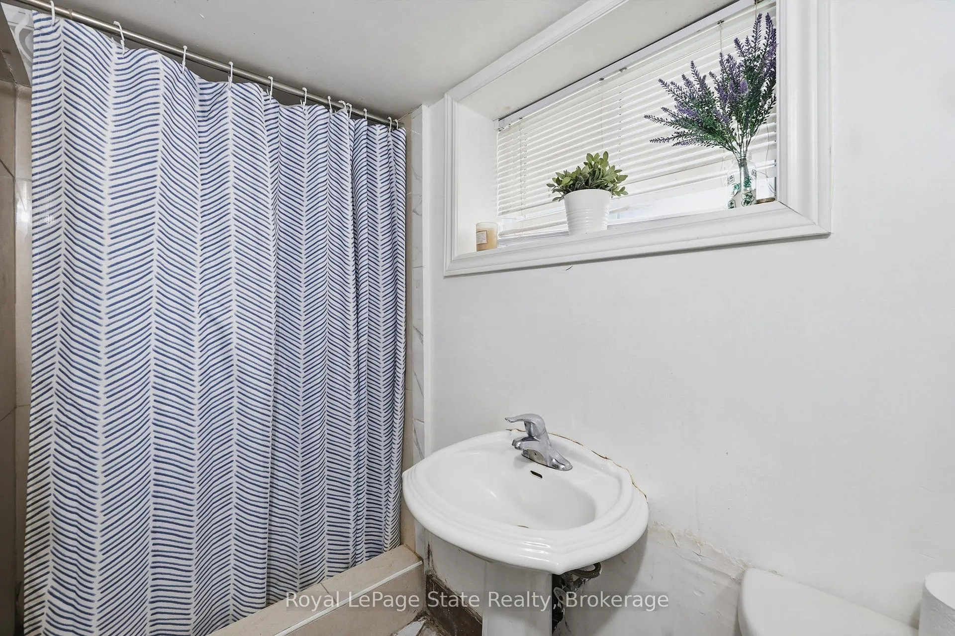 Photo 52 of 15 West 1st Street, Hamilton, Bonnington — HOMEH