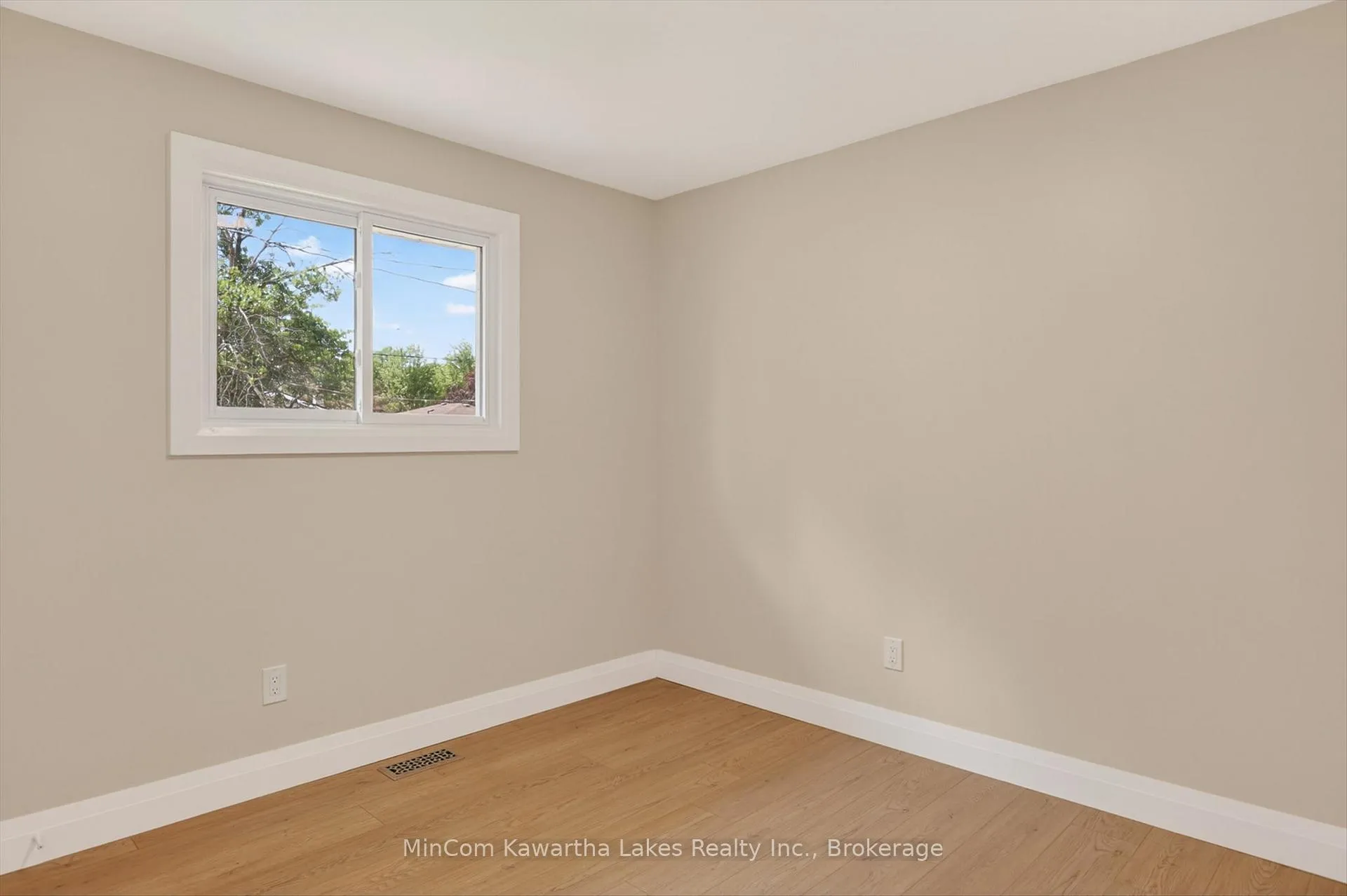 Photo 15 of 829 Orpington Road, Peterborough, Otonabee Ward 1 — HOMEH