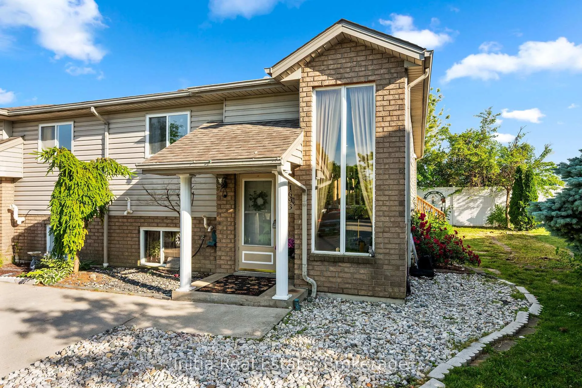 Front of 1693 Fieldcrest Lane