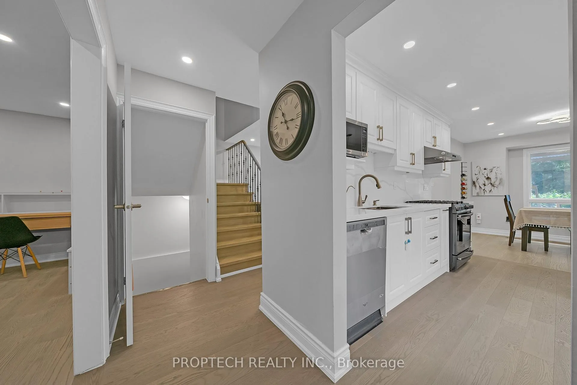 Photo 4 of 19 Clydesdale Road, Markham, Milliken Mills West — HOMEH
