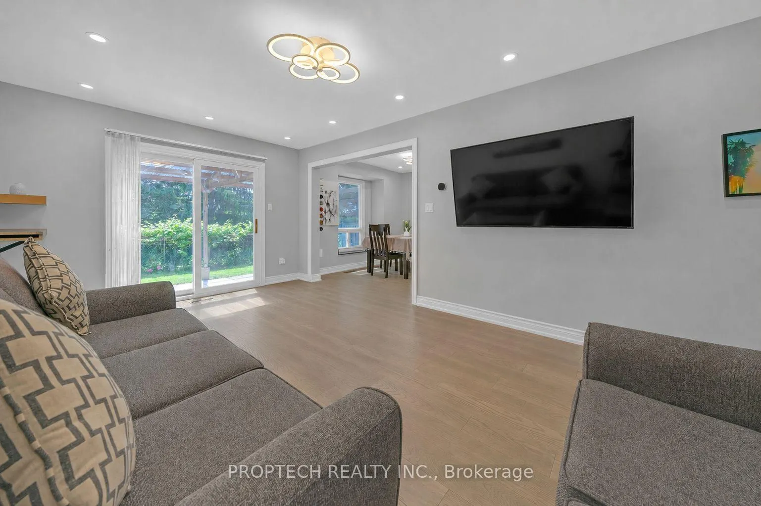 Photo 5 of 19 Clydesdale Road, Markham, Milliken Mills West — HOMEH