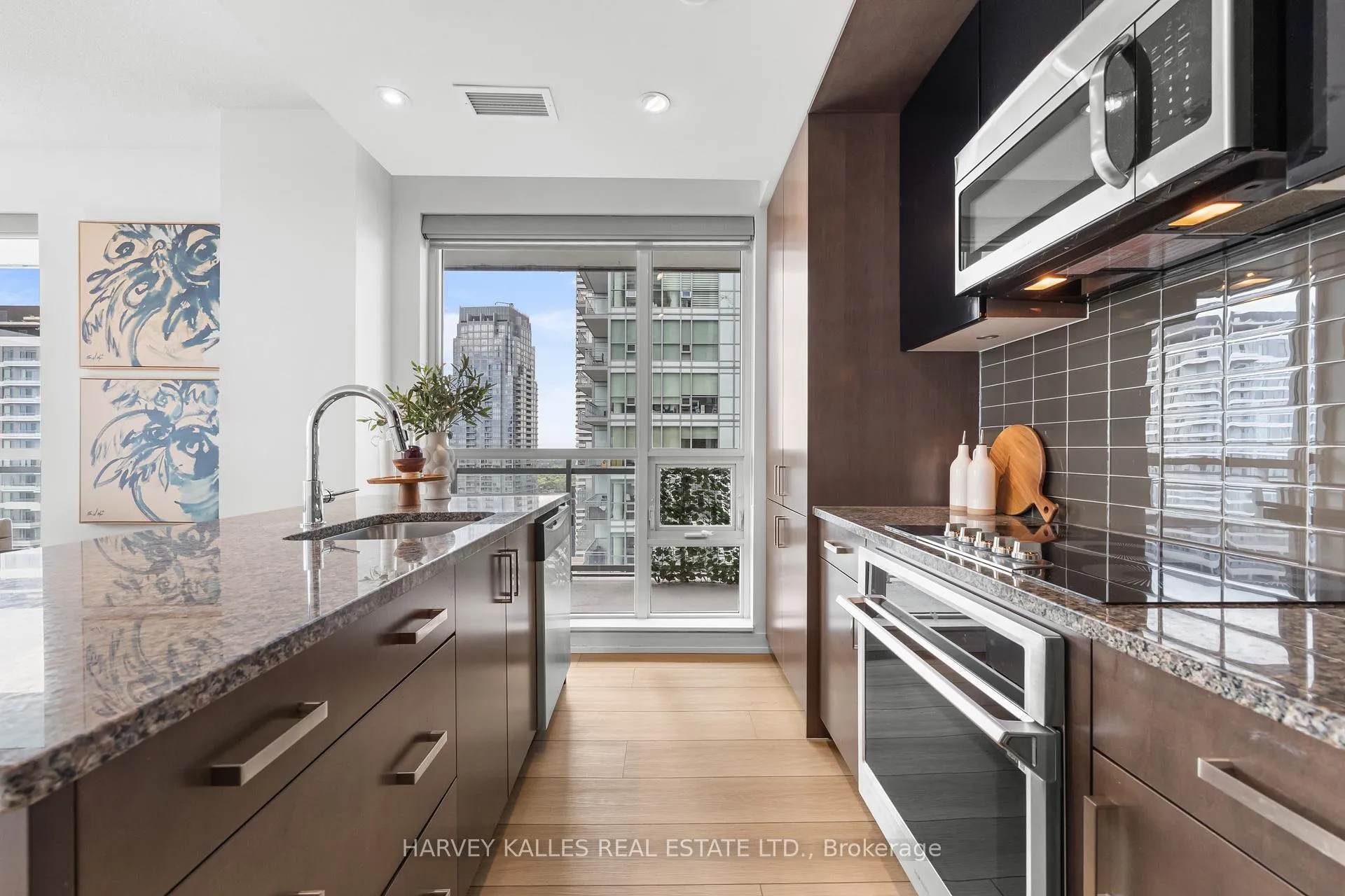 Photo 8 of Unit 2820, 98 Lillian Street, Toronto, Mount Pleasant West — HOMEH