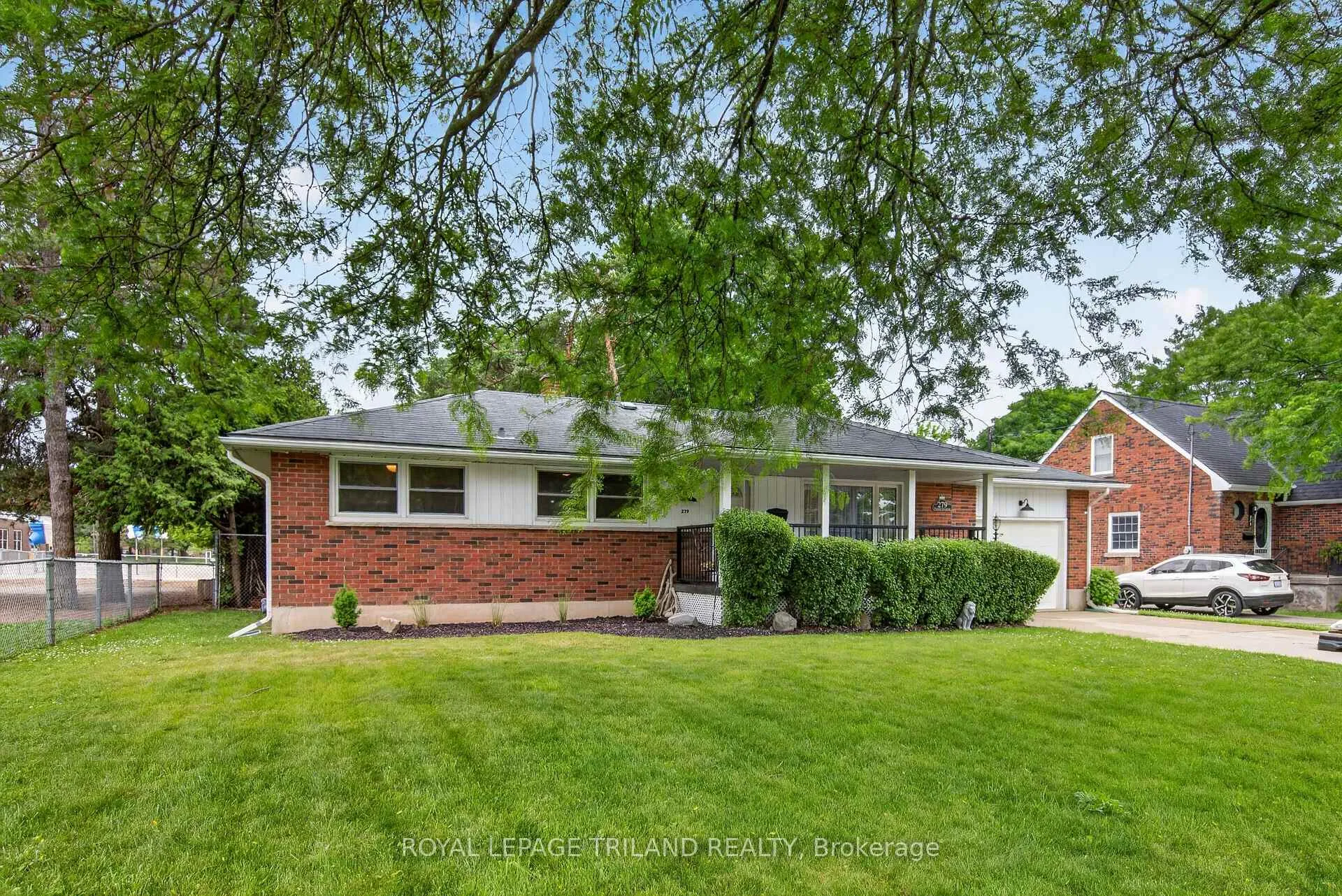 Photo 2 of 279 Forest Avenue, St. Thomas — HOMEH