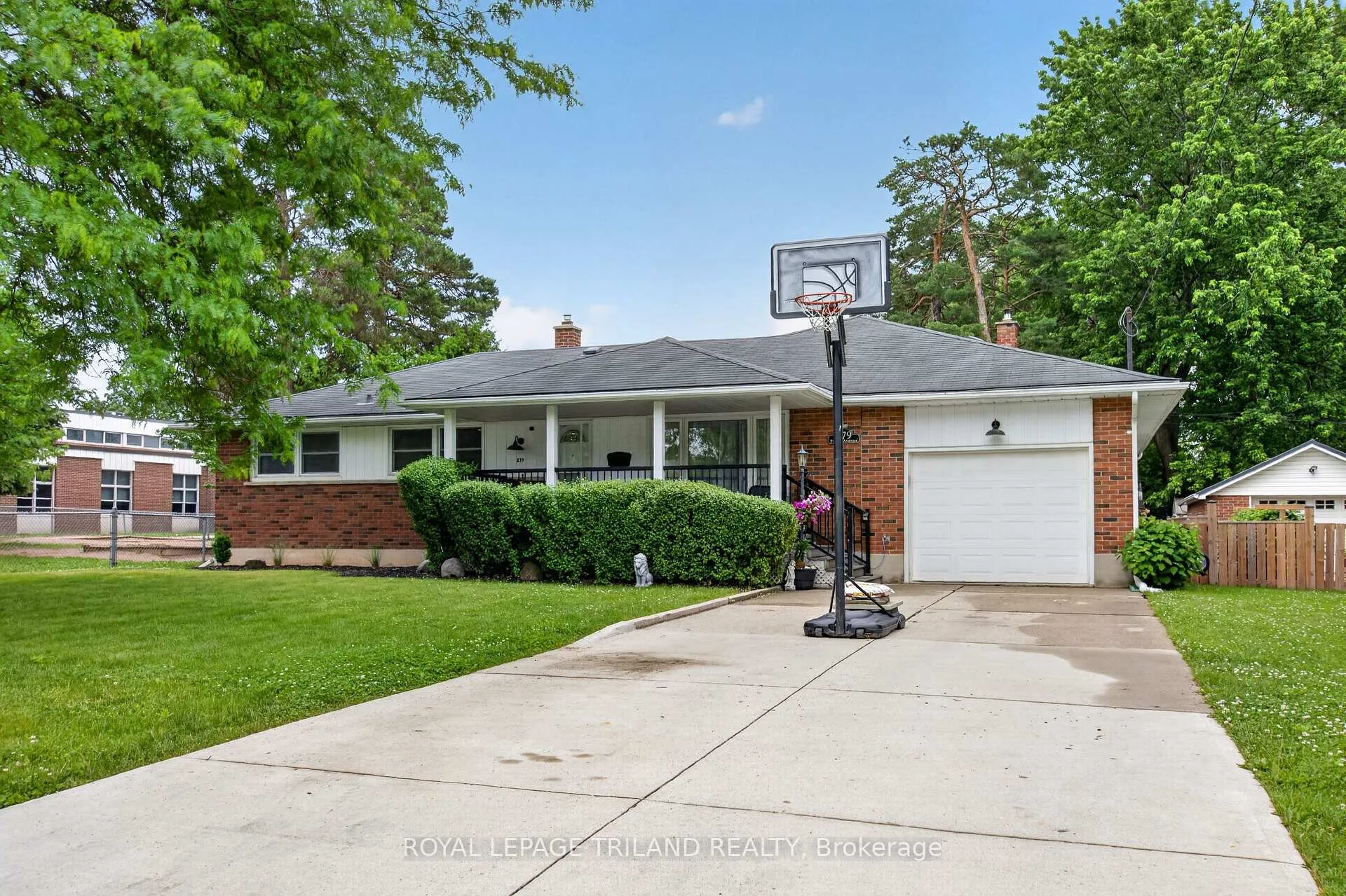 Photo 3 of 279 Forest Avenue, St. Thomas — HOMEH