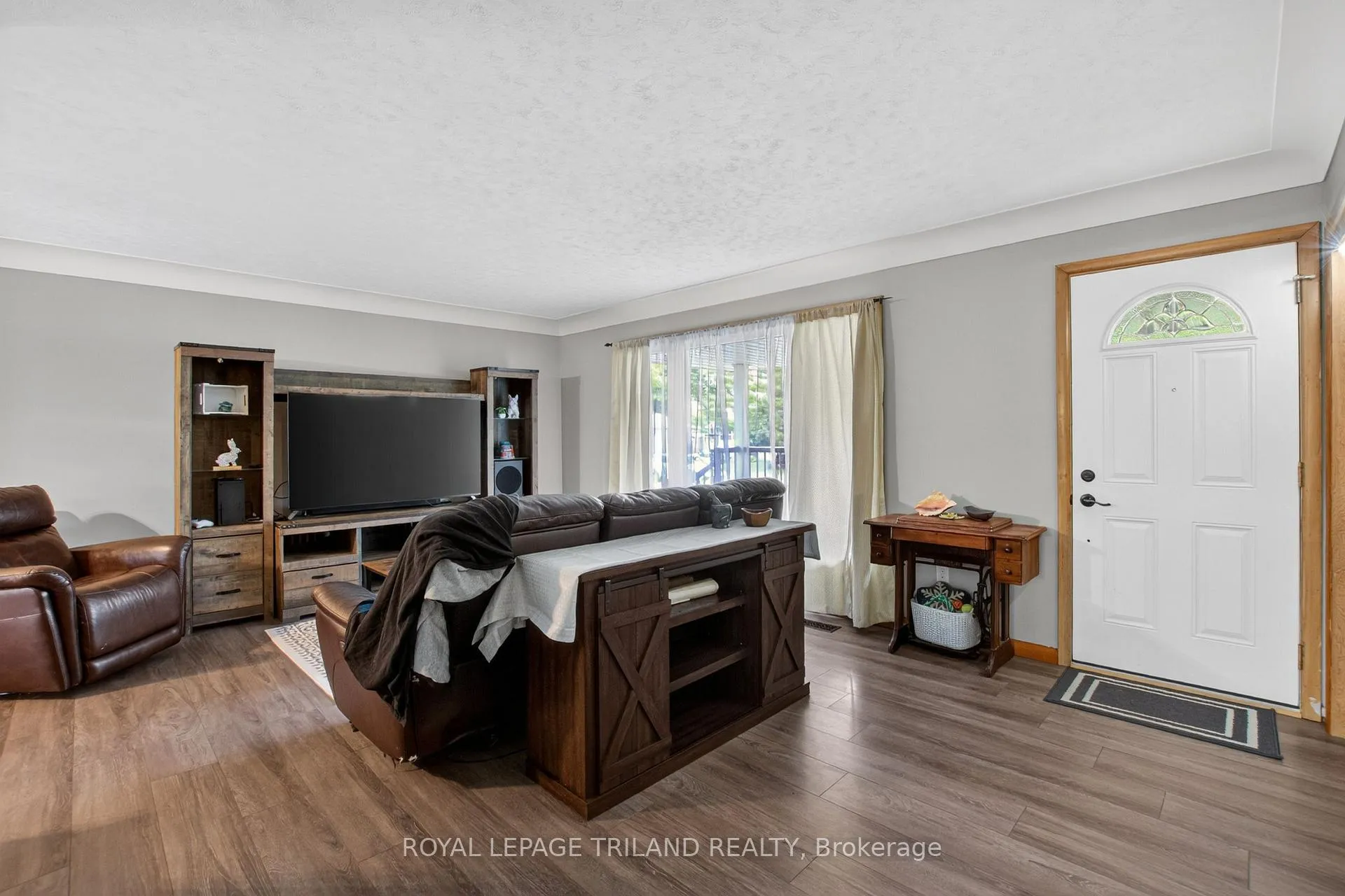 Photo 5 of 279 Forest Avenue, St. Thomas — HOMEH