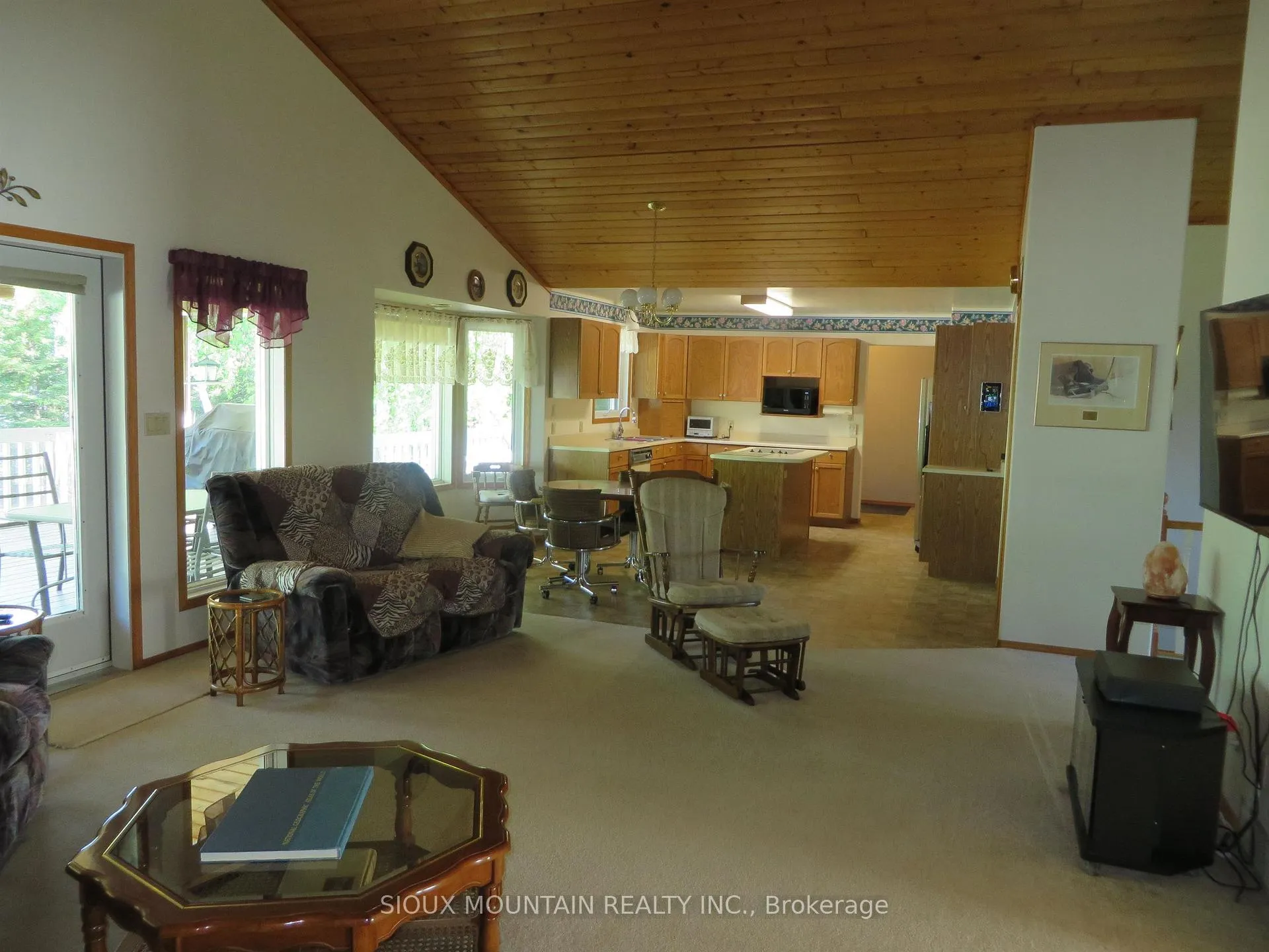 Photo 3 of 141 Forest Drive, Sioux Lookout — HOMEH