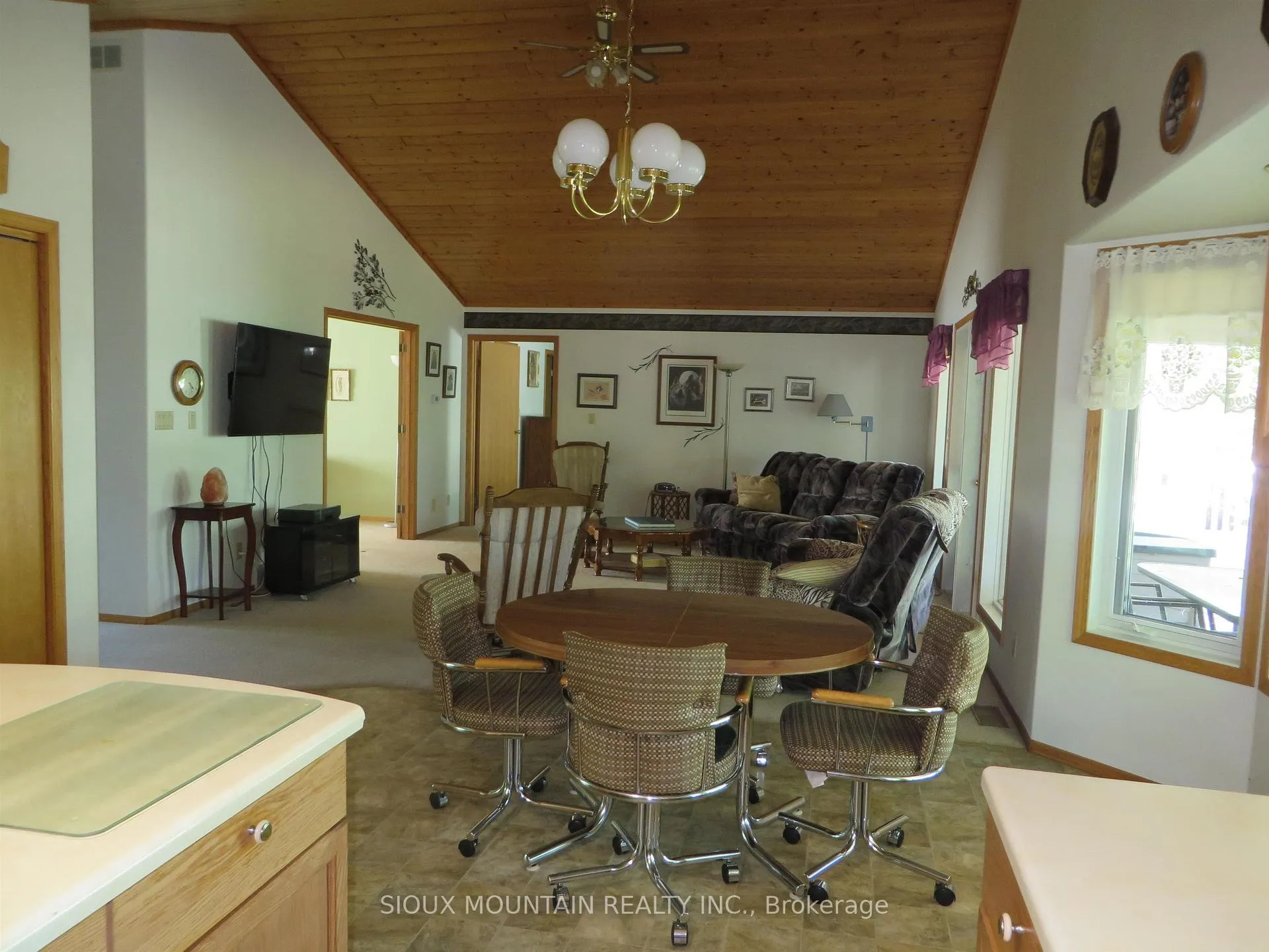 Photo 5 of 141 Forest Drive, Sioux Lookout — HOMEH