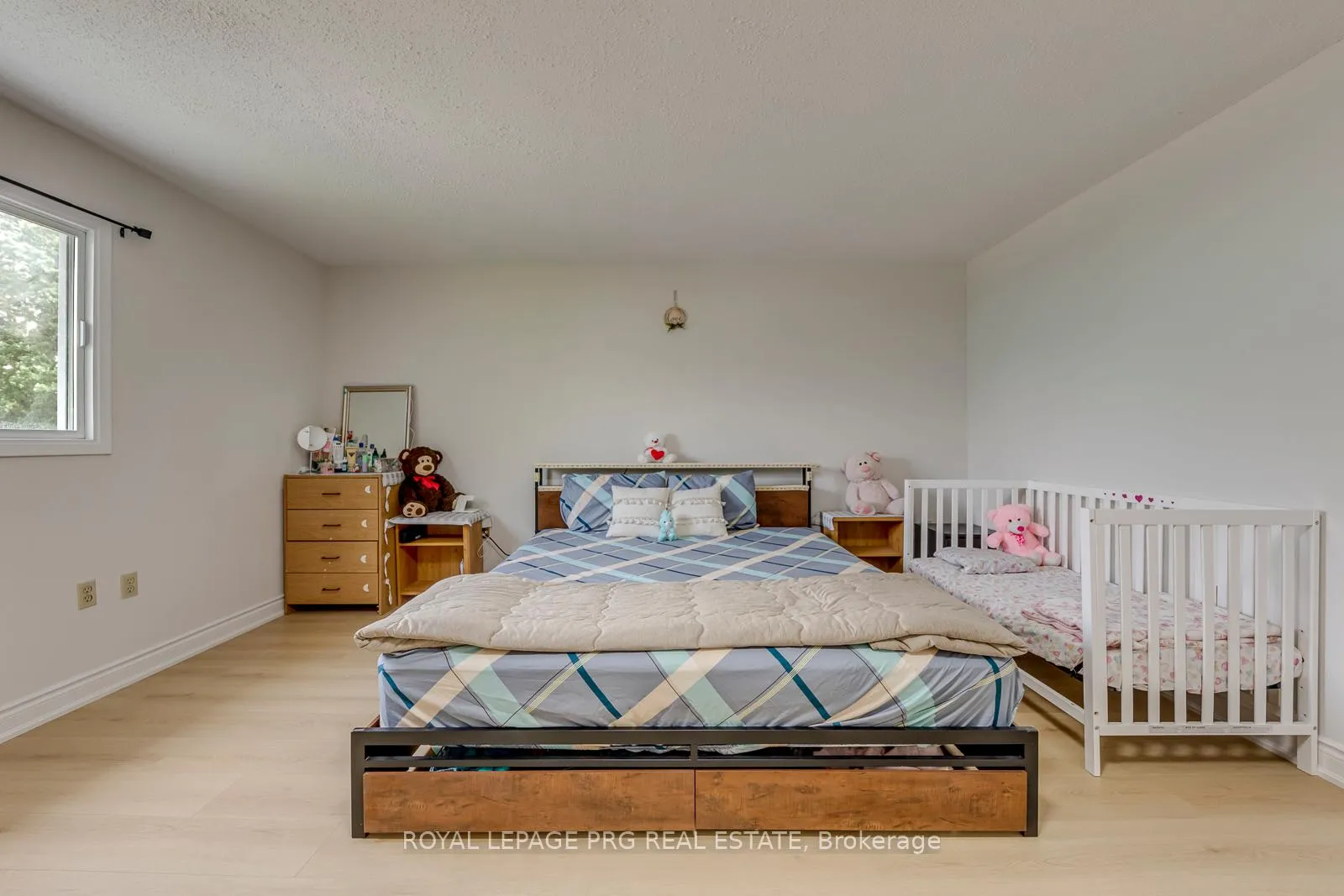 Photo 28 of 54 Walter Street, Brantford, Eagle Place East — HOMEH