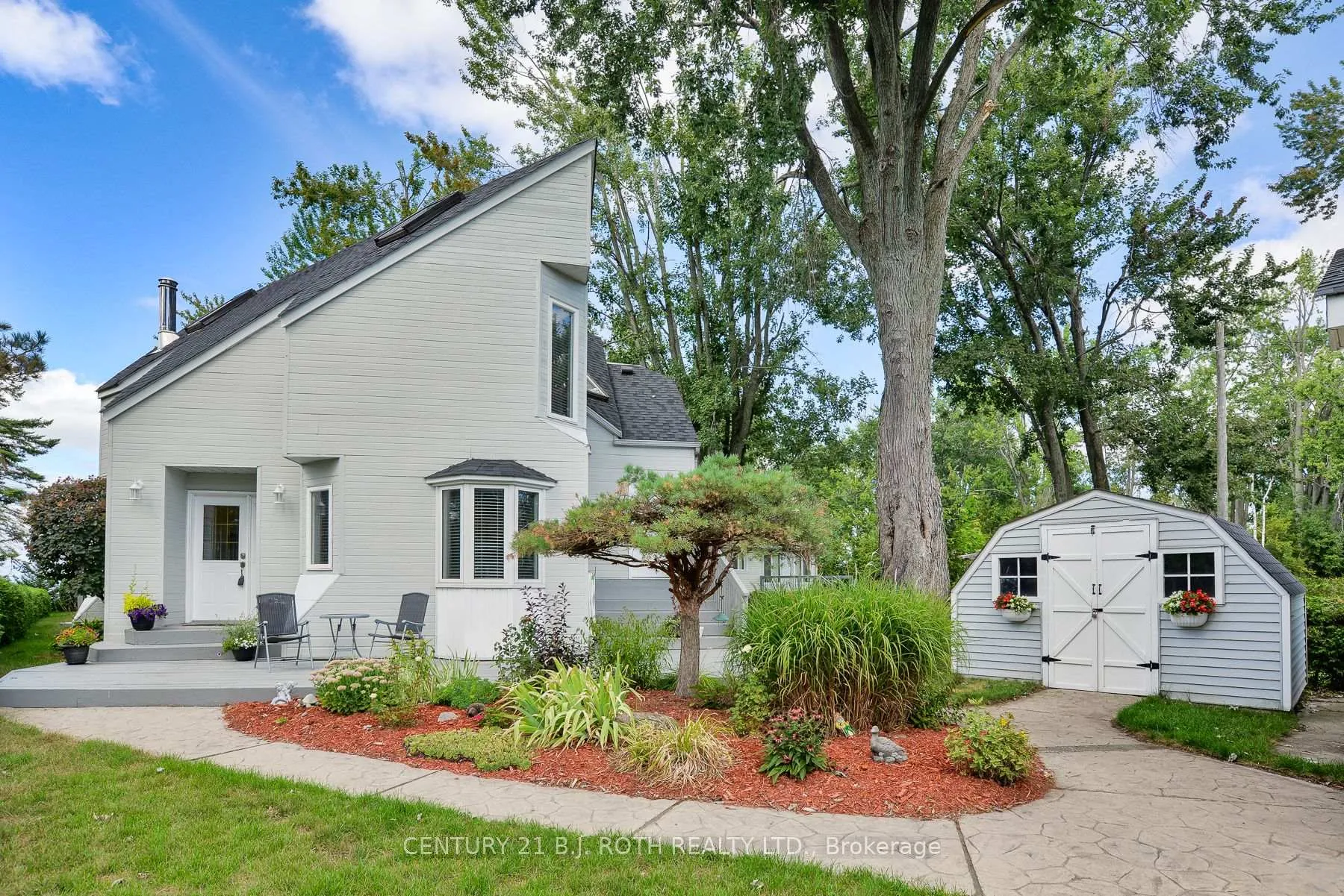 Photo 2 of 100 Lake Avenue, Ramara, Brechin — HOMEH