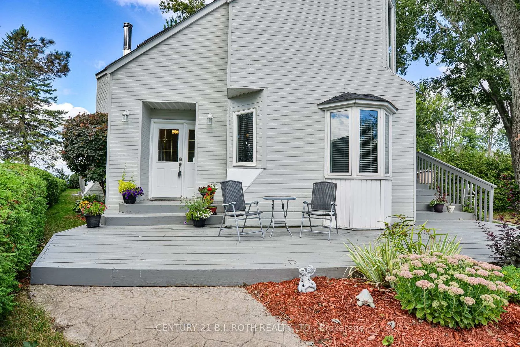 Photo 3 of 100 Lake Avenue, Ramara, Brechin — HOMEH