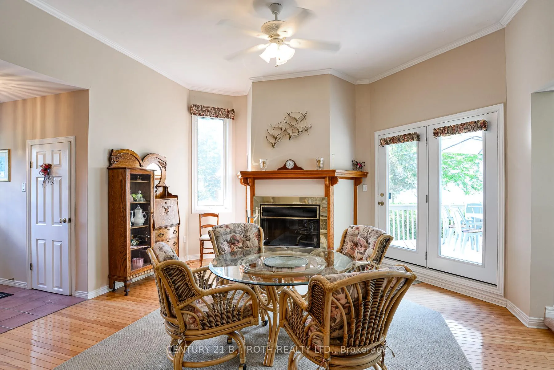 Photo 7 of 100 Lake Avenue, Ramara, Brechin — HOMEH
