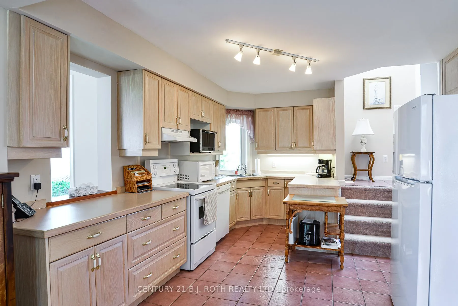 Photo 8 of 100 Lake Avenue, Ramara, Brechin — HOMEH