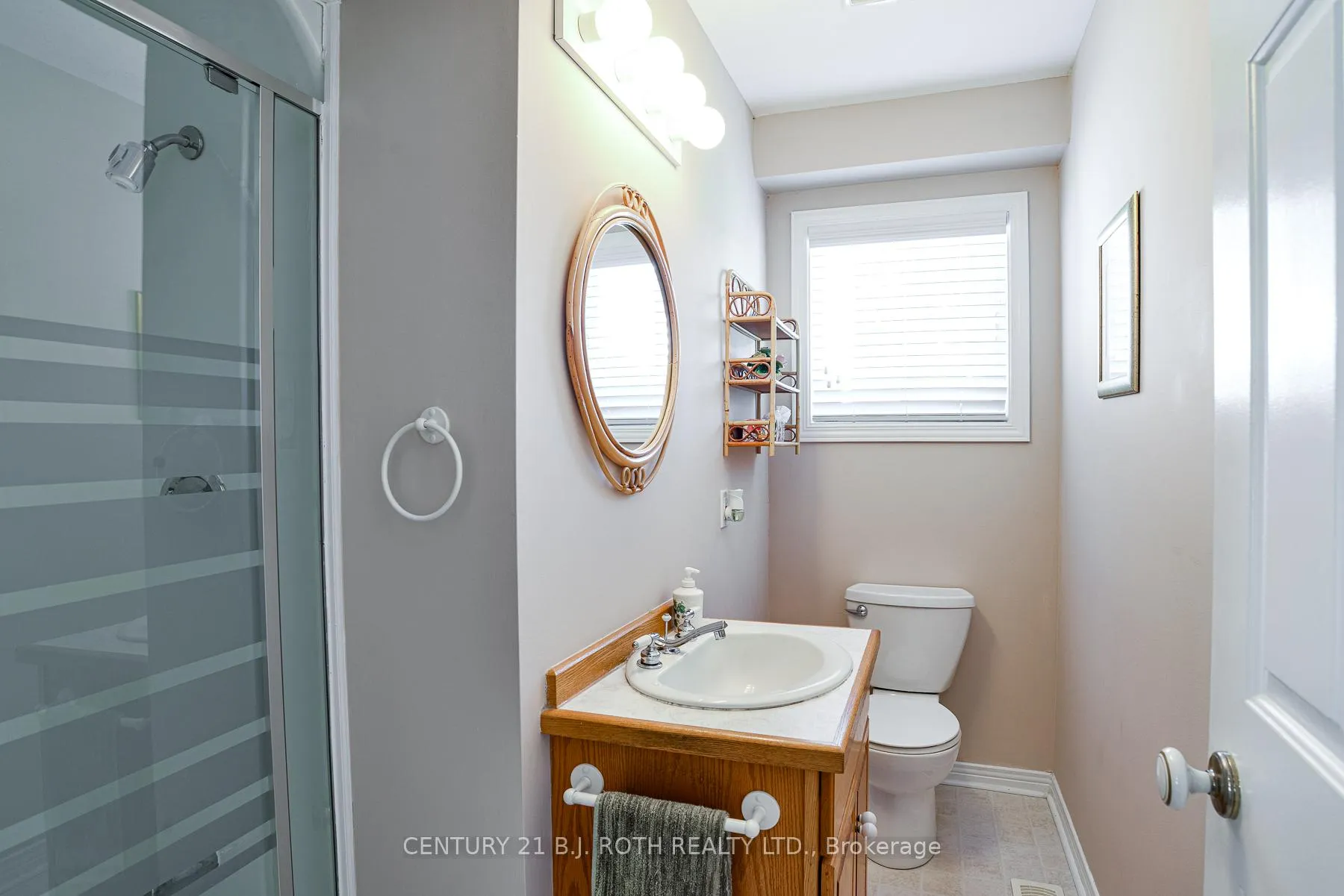 Photo 14 of 100 Lake Avenue, Ramara, Brechin — HOMEH