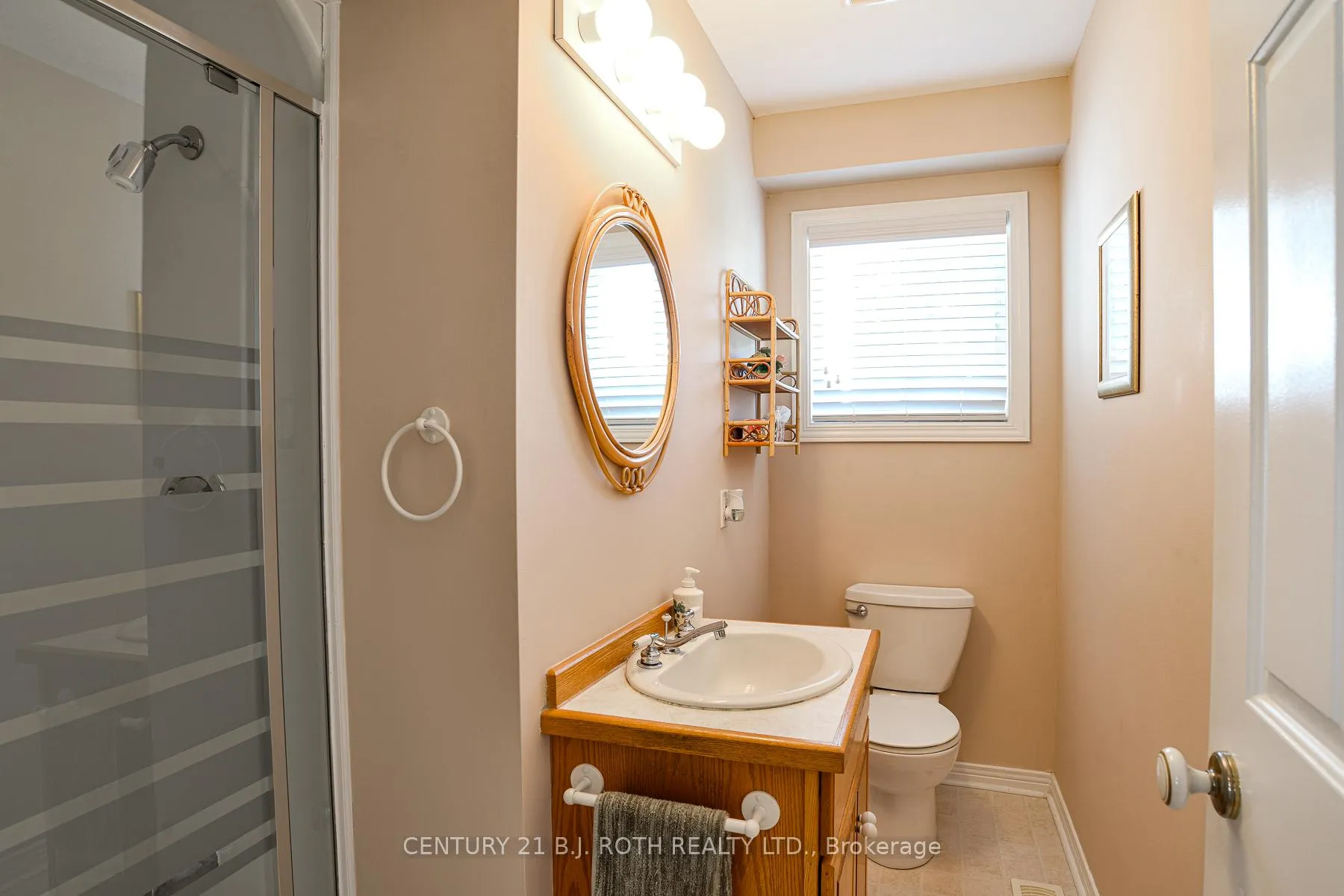 Photo 15 of 100 Lake Avenue, Ramara, Brechin — HOMEH