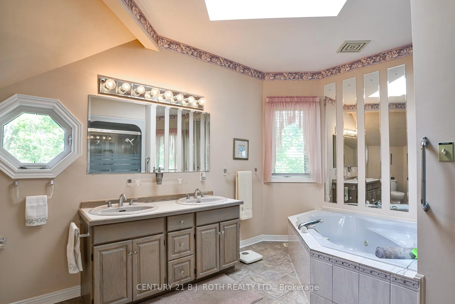 Photo 22 of 100 Lake Avenue, Ramara, Brechin — HOMEH