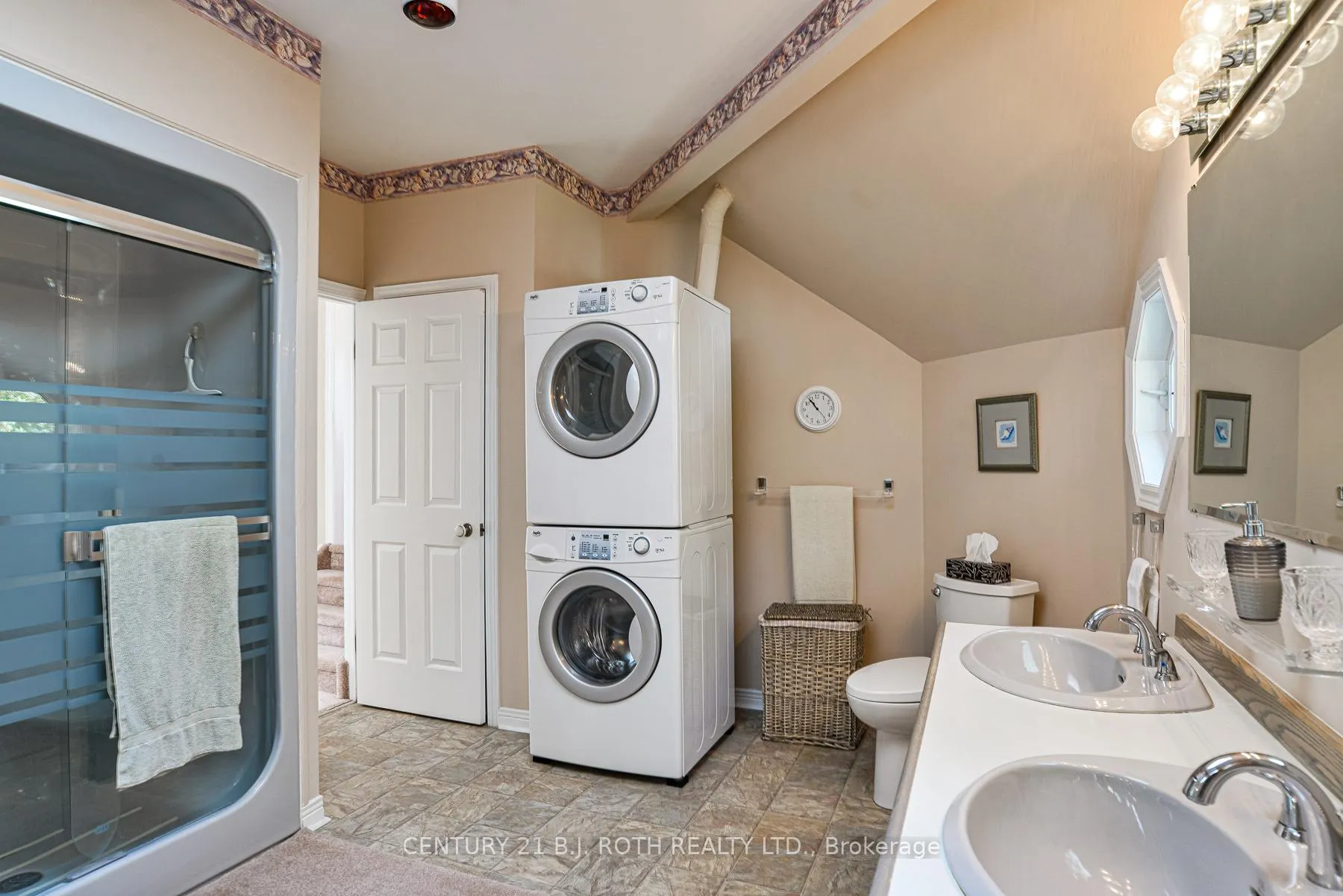 Photo 23 of 100 Lake Avenue, Ramara, Brechin — HOMEH