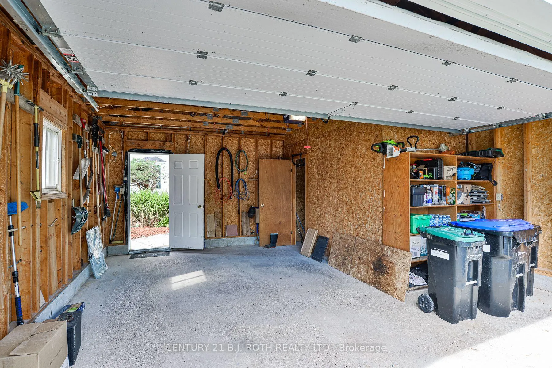 Photo 33 of 100 Lake Avenue, Ramara, Brechin — HOMEH