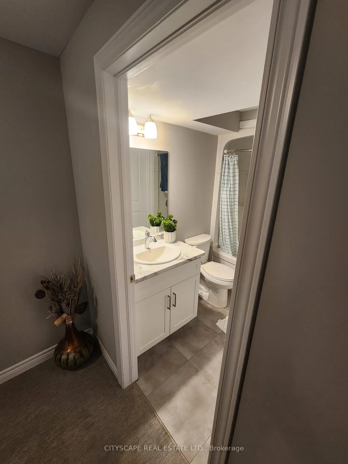 Photo 15 of 27 Lamb Crescent, Thorold, Hurricane/Merrittville — HOMEH