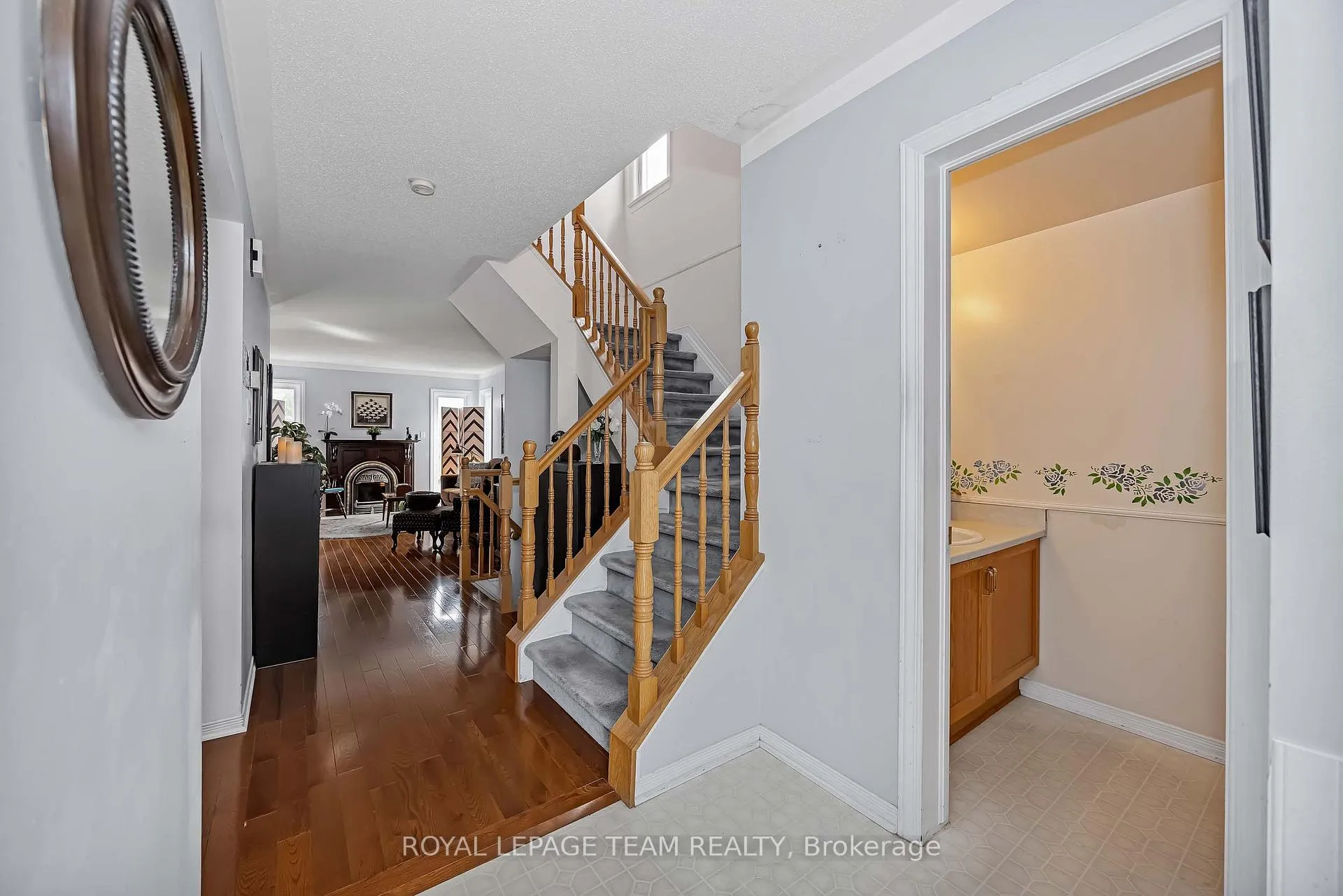 Photo 6 of 23 Roblyn Way, Ottawa, Barrhaven East — HOMEH