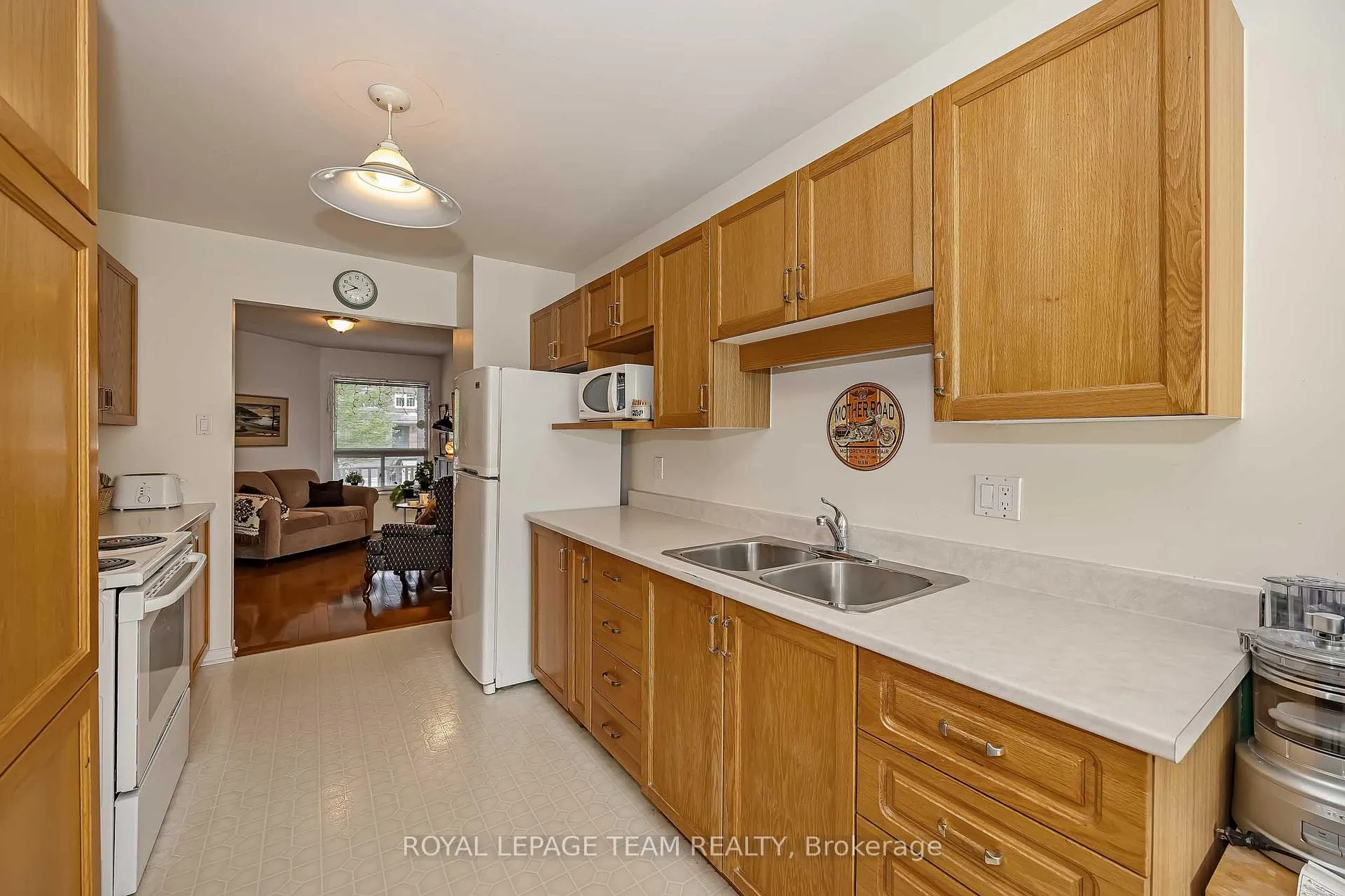 Photo 16 of 23 Roblyn Way, Ottawa, Barrhaven East — HOMEH