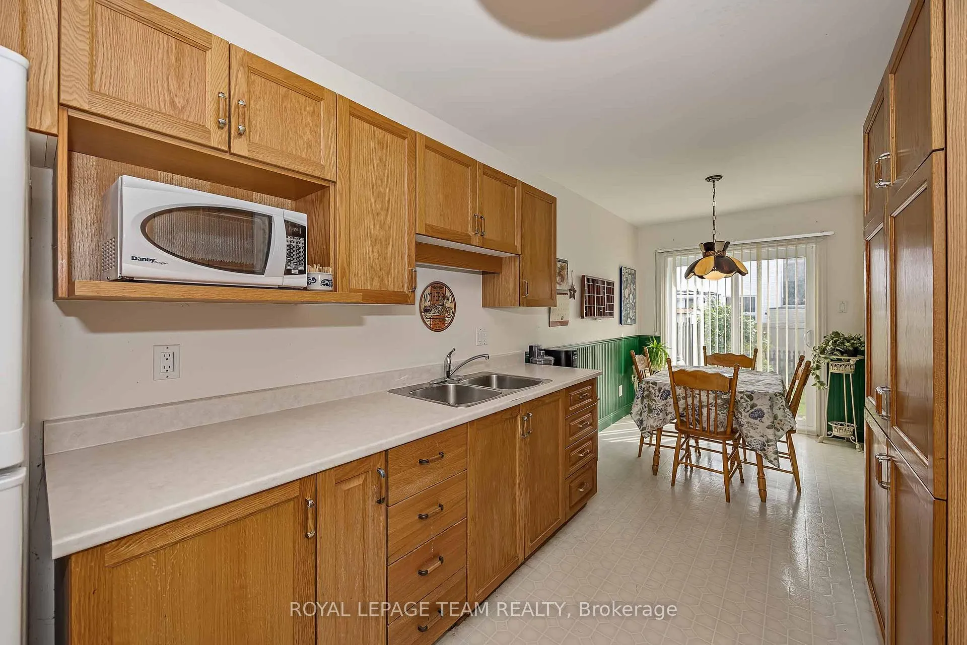 Photo 17 of 23 Roblyn Way, Ottawa, Barrhaven East — HOMEH