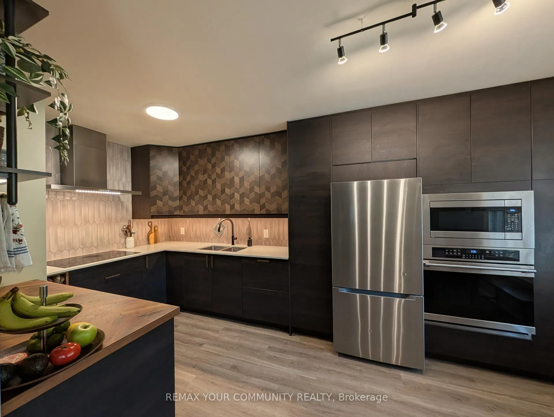 Photo 4 of 507 Pineview Gardens, Shelburne — HOMEH