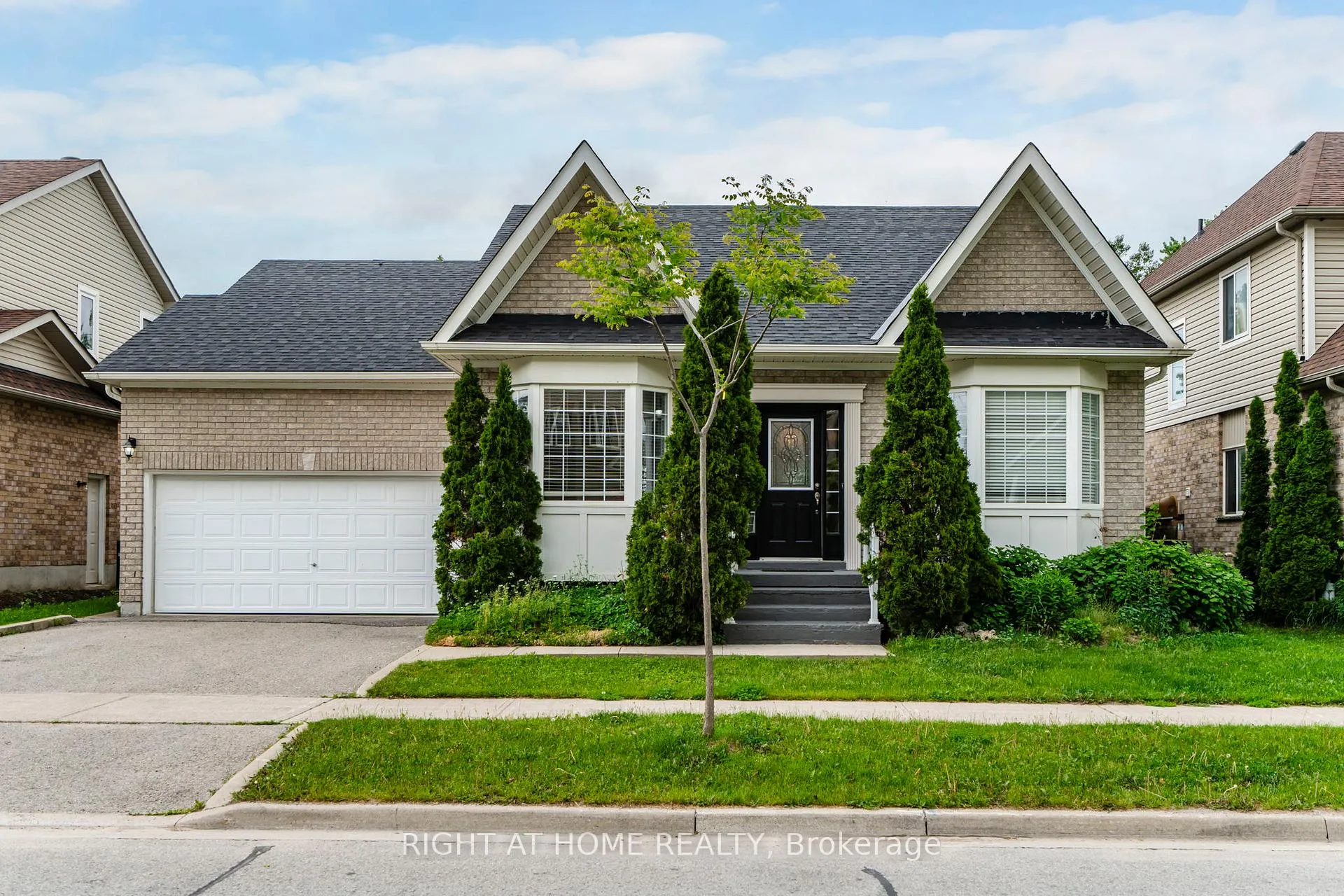 Photo 1 of 13 Thrushwood Drive, Barrie, 400 West — HOMEH