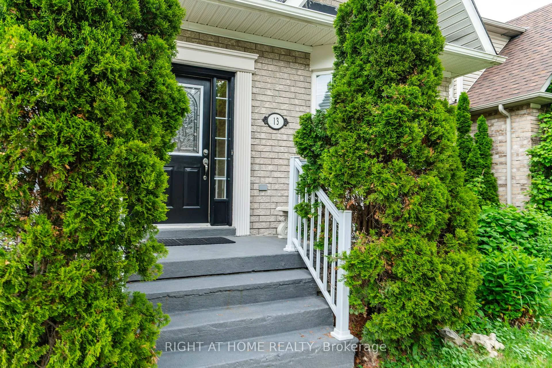 Photo 4 of 13 Thrushwood Drive, Barrie, 400 West — HOMEH