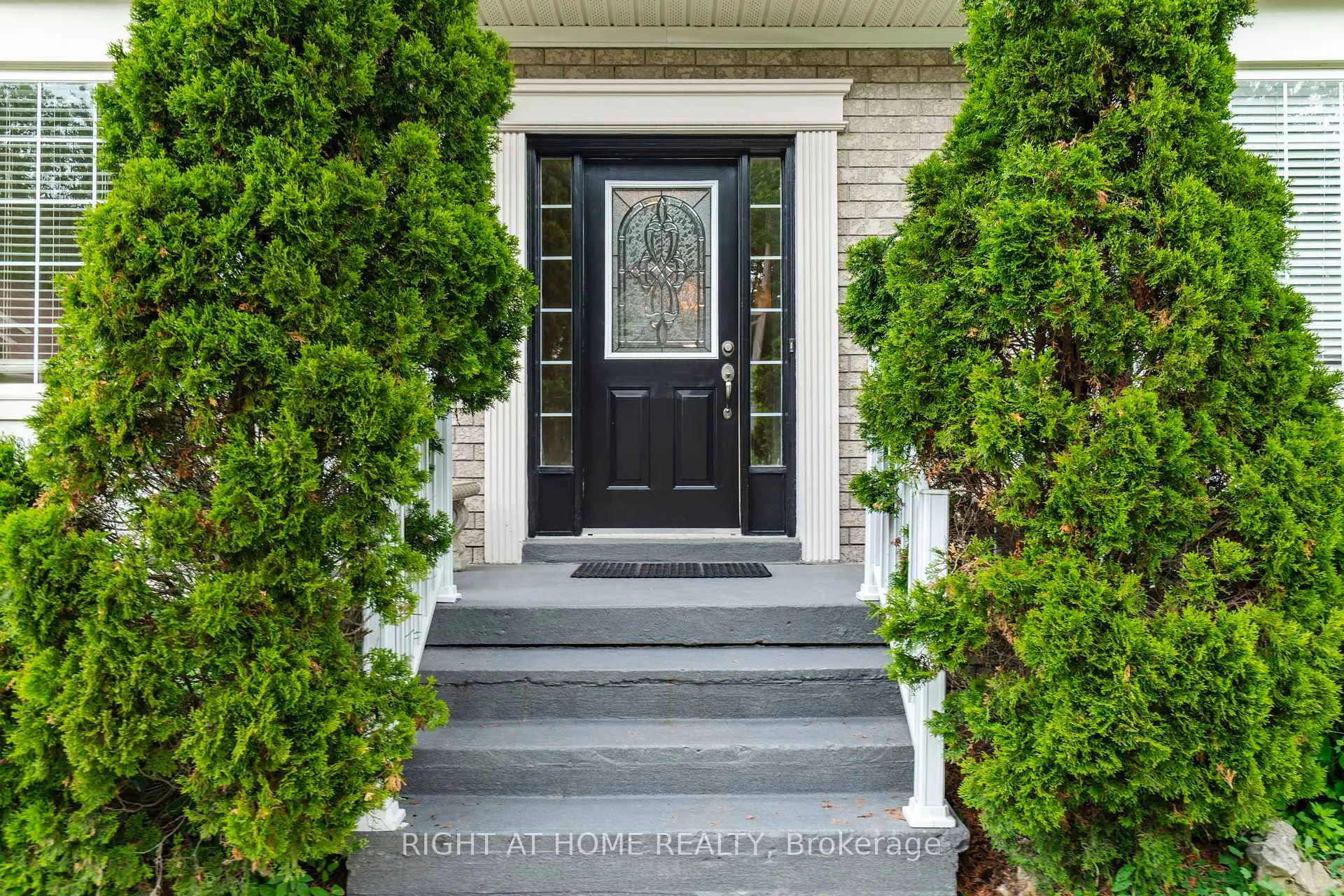 Photo 5 of 13 Thrushwood Drive, Barrie, 400 West — HOMEH