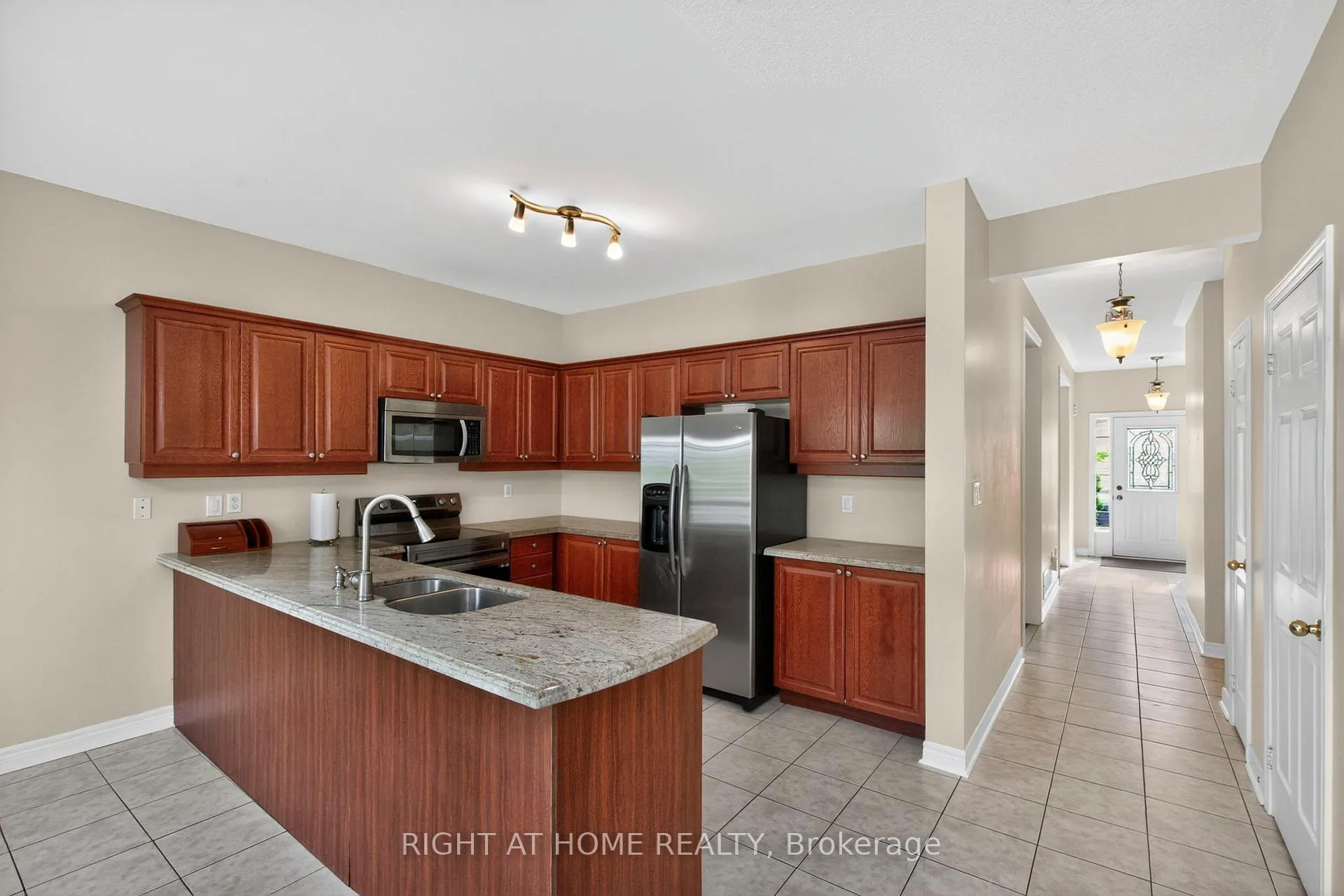 Photo 17 of 13 Thrushwood Drive, Barrie, 400 West — HOMEH